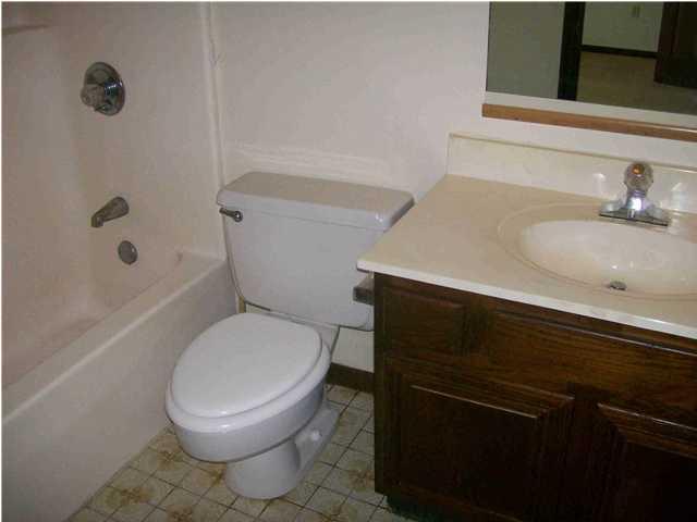 CLOVERDALE LAKE - Residential Lease