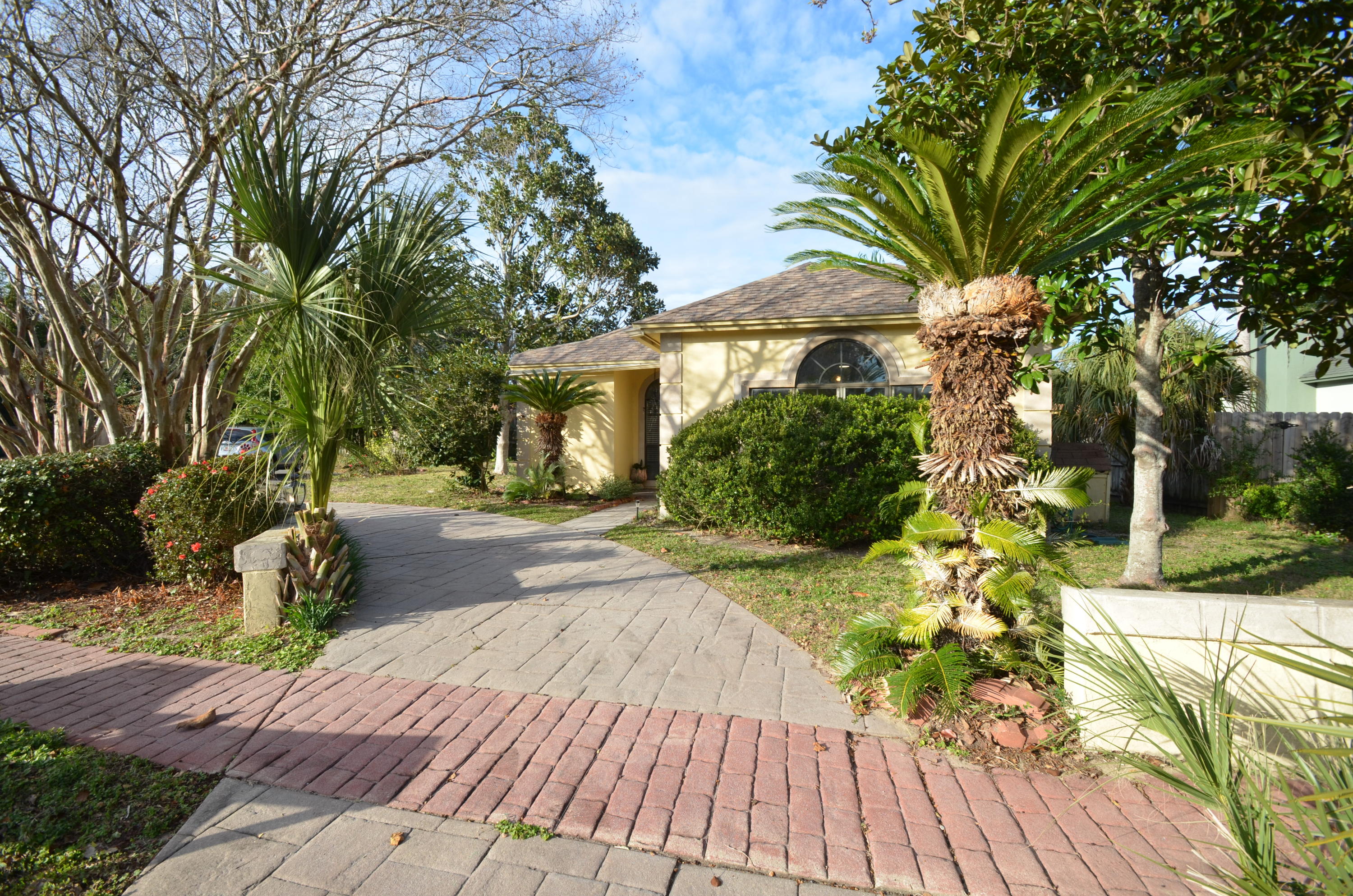 ETRETAT VILLA - Residential Lease