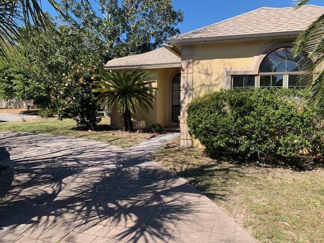 ETRETAT VILLA - Residential Lease