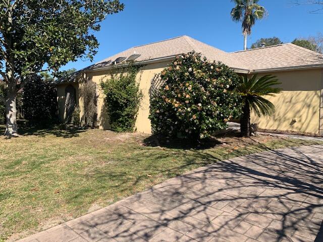 ETRETAT VILLA - Residential Lease