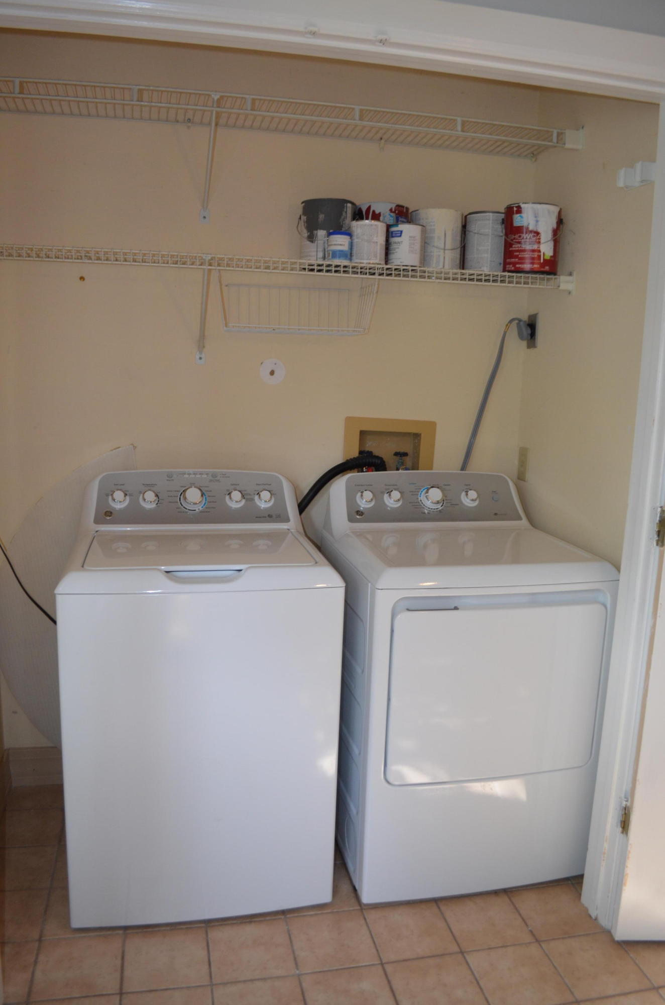 ETRETAT VILLA - Residential Lease