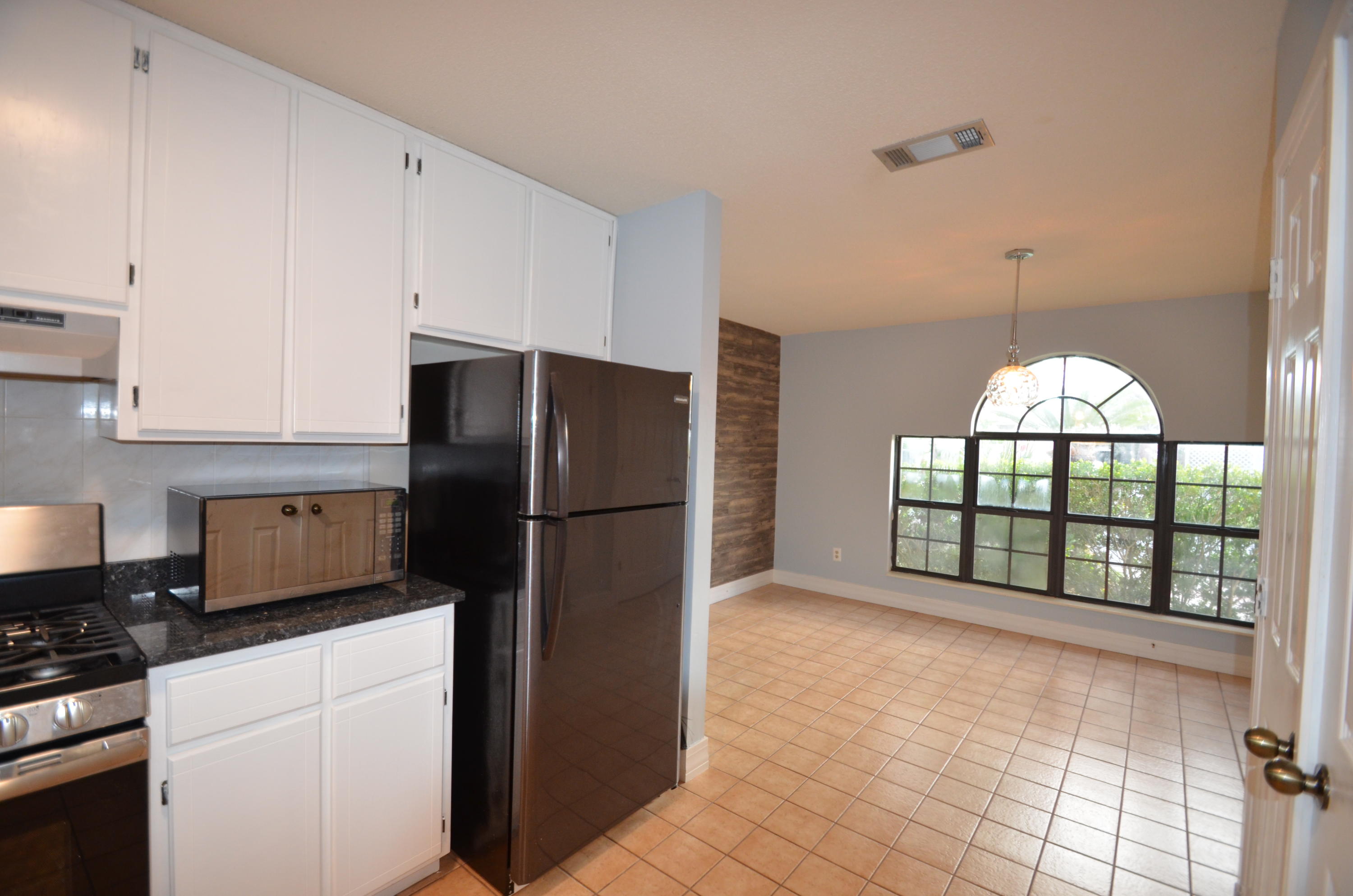 ETRETAT VILLA - Residential Lease