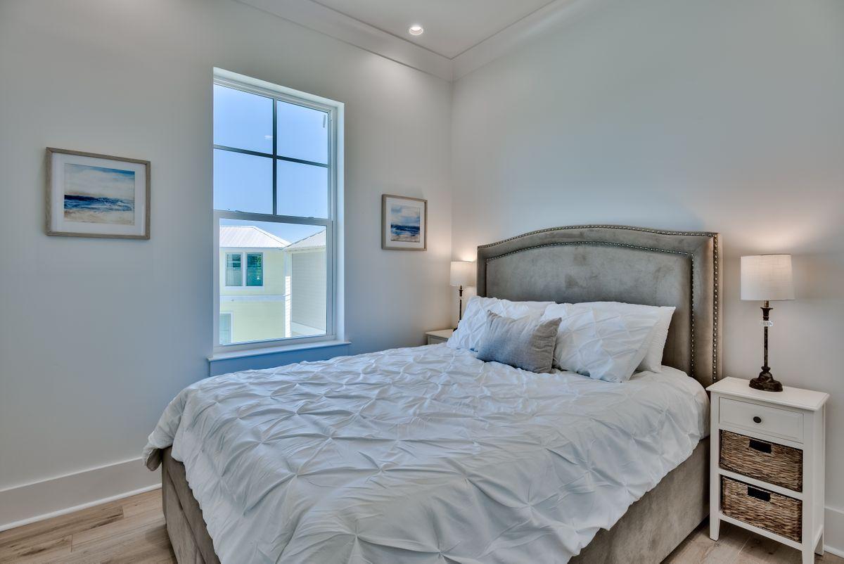 EMERALD WATERS VILLAGE - Residential