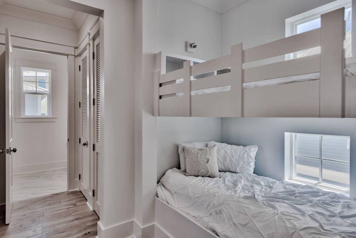 EMERALD WATERS VILLAGE - Residential