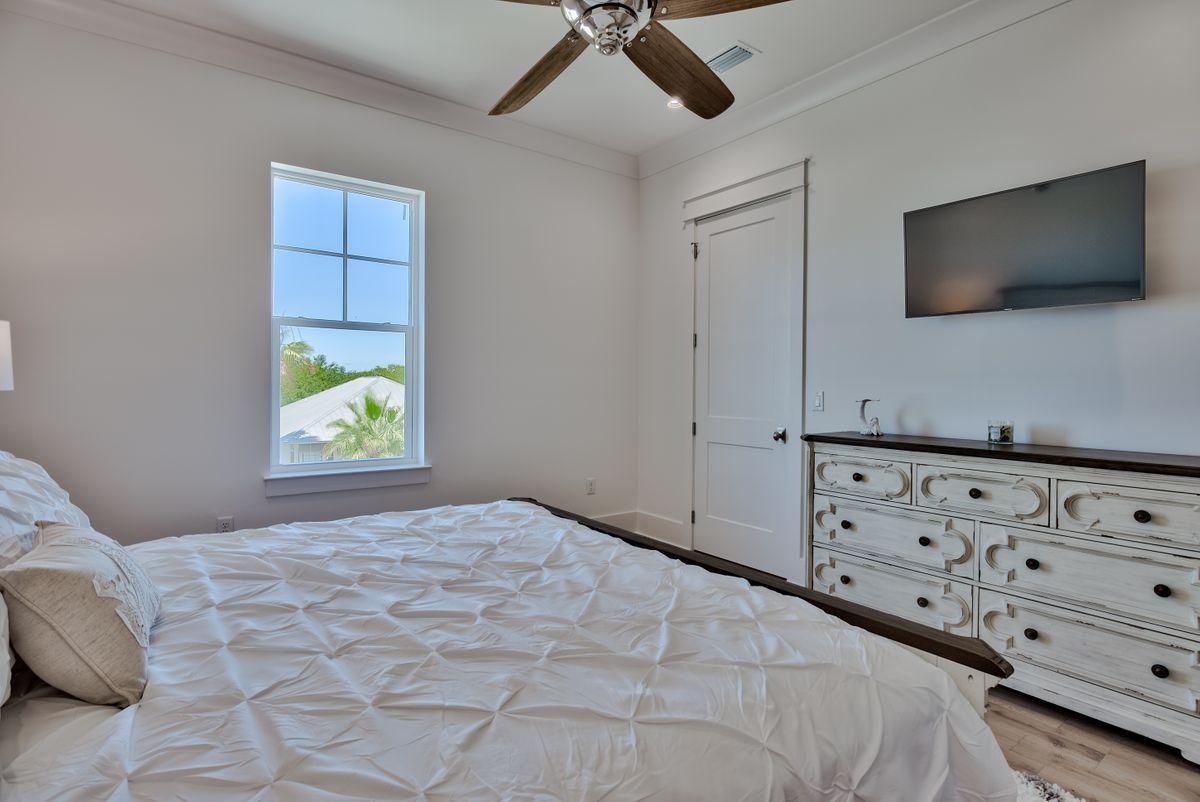 EMERALD WATERS VILLAGE - Residential