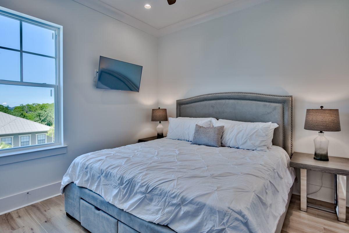 EMERALD WATERS VILLAGE - Residential