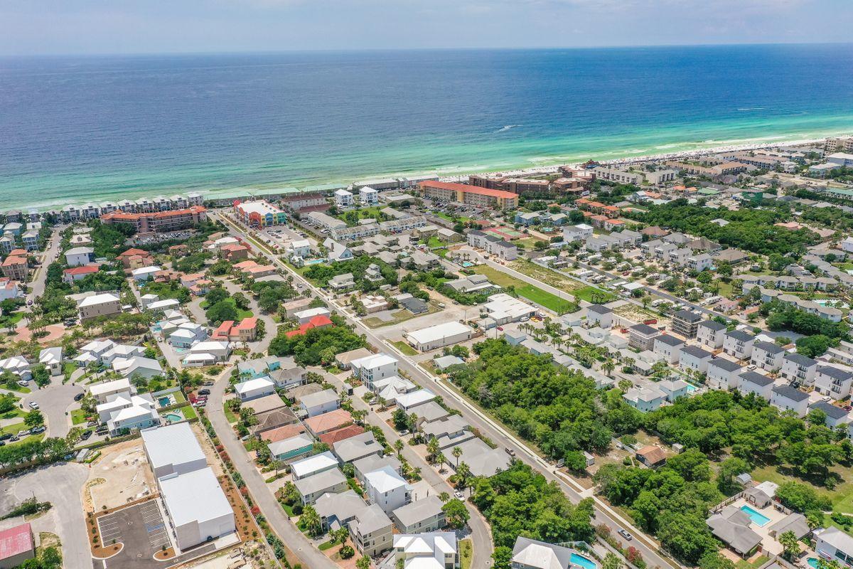 EMERALD WATERS VILLAGE - Residential