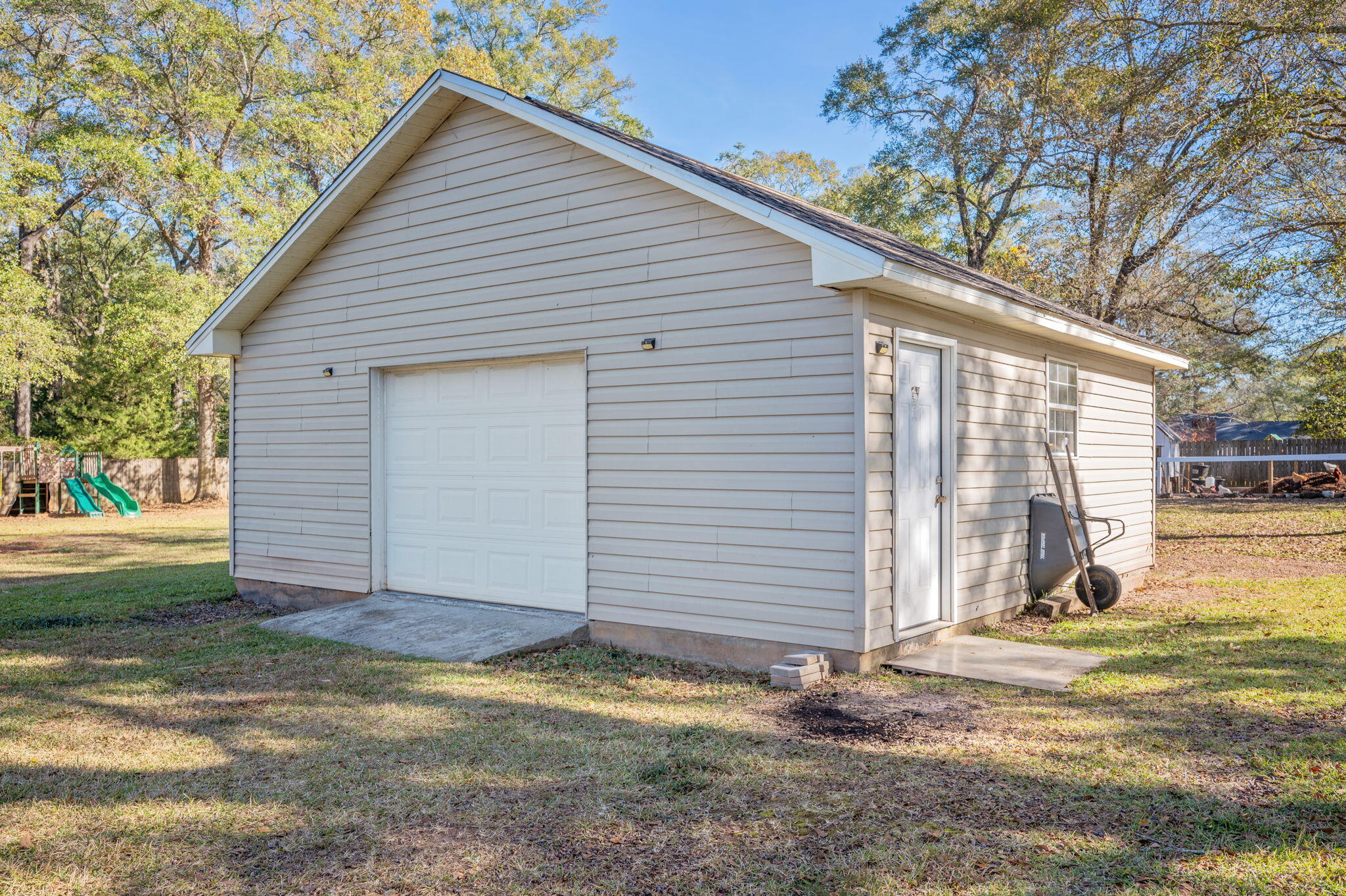 HOLLY HILLS - Residential