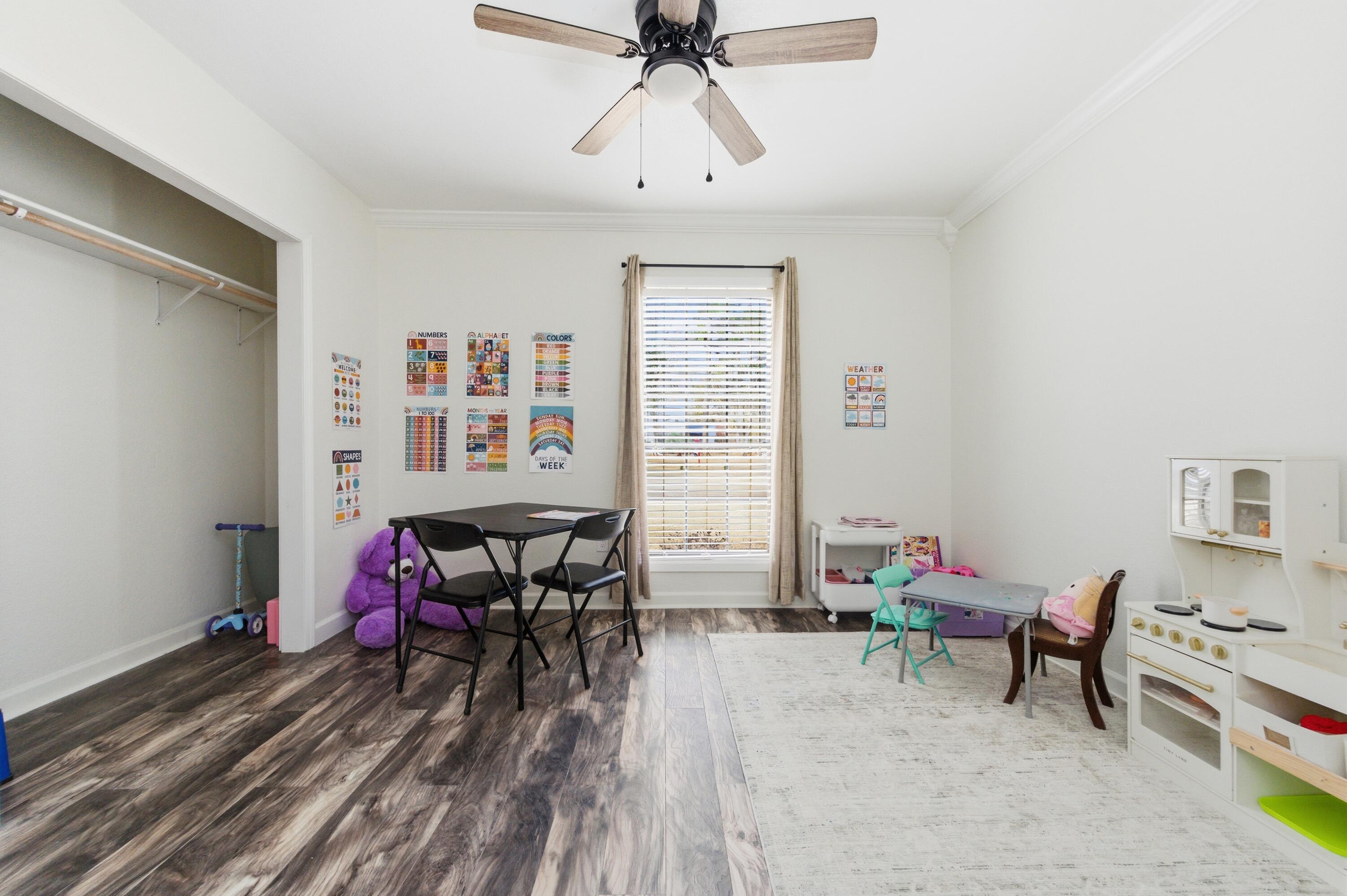 HOLLY HILLS - Residential