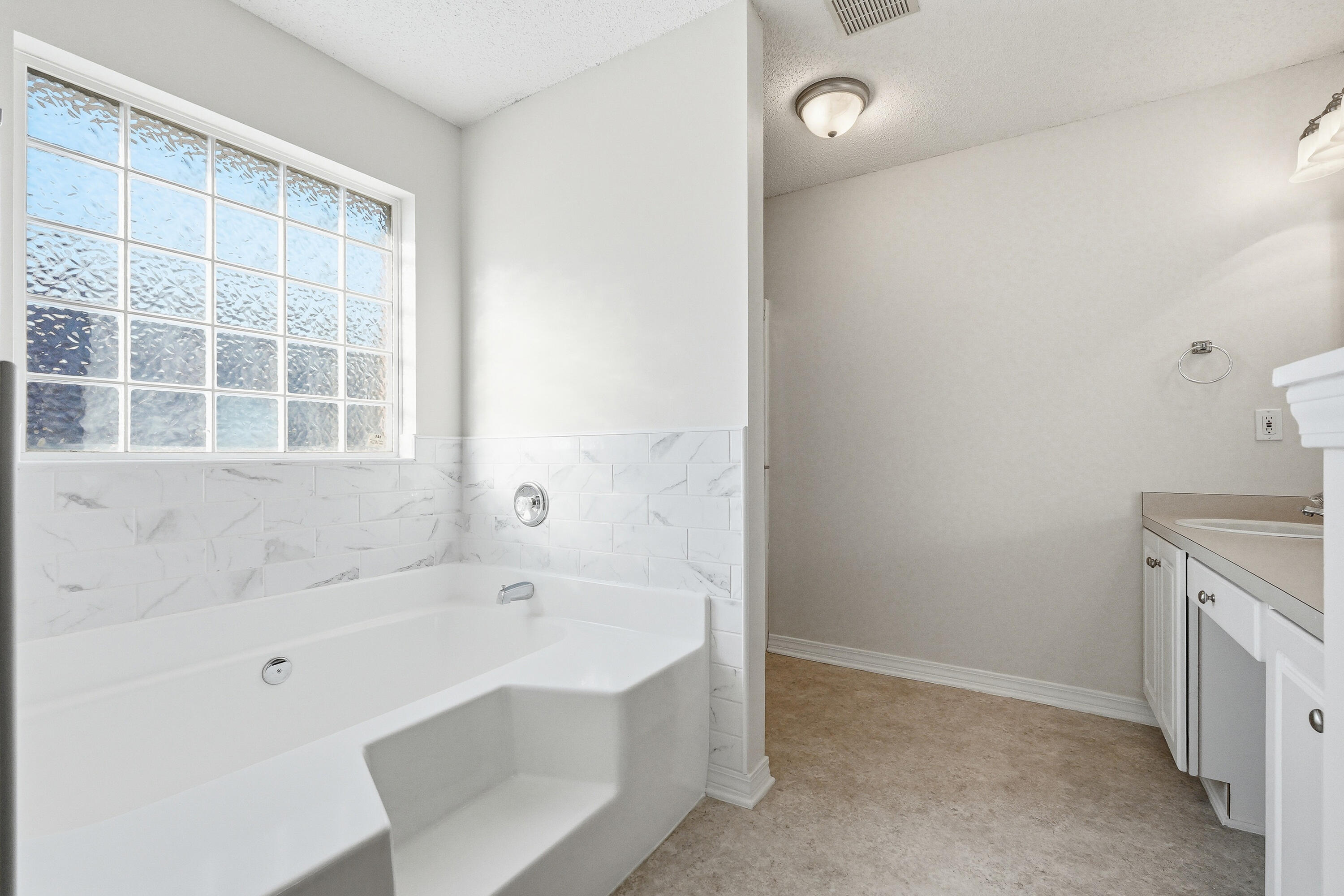 SHADOW OAK S/D - Residential Lease