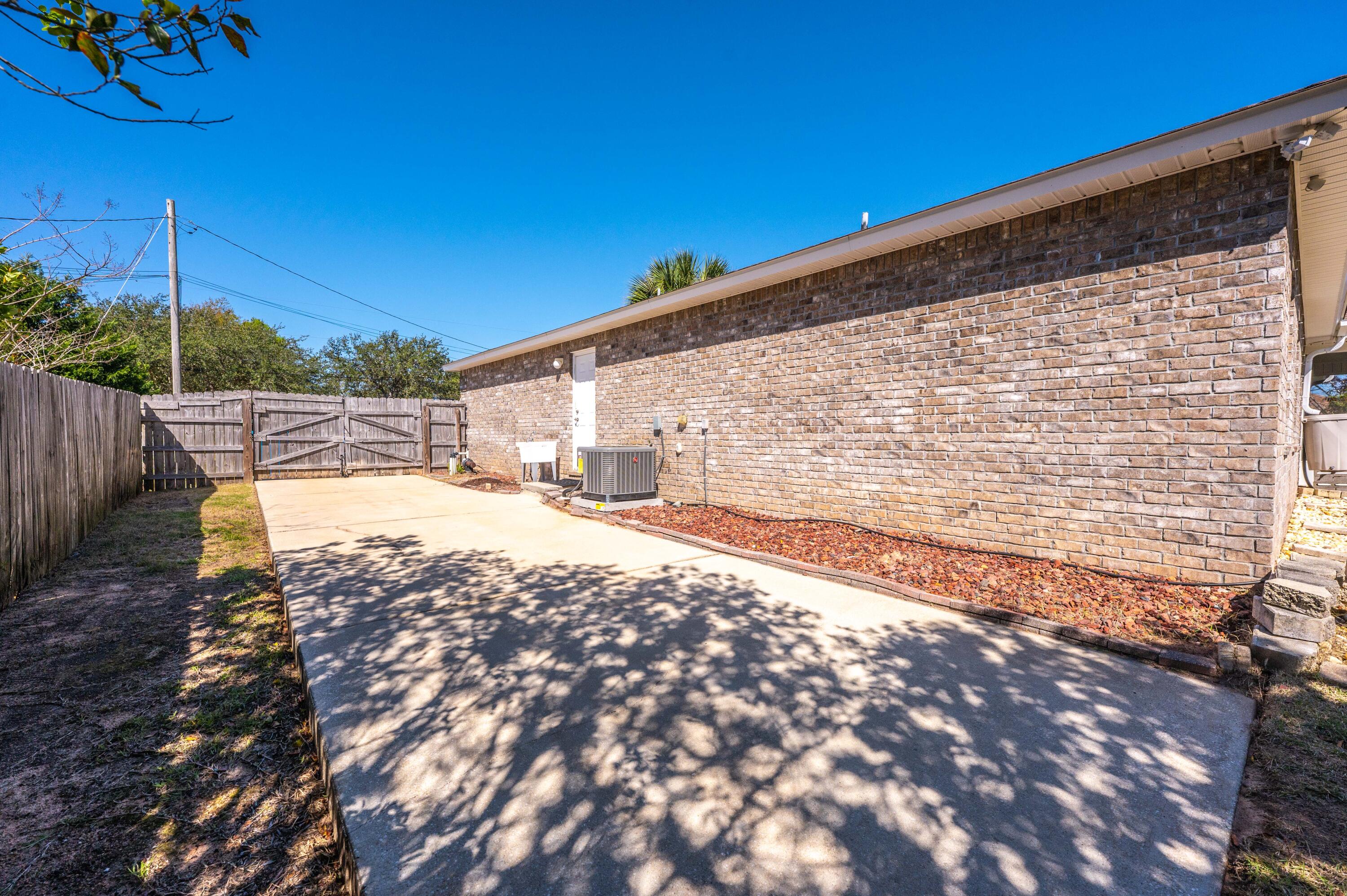 Navarre 2nd Add Lot 26 Blk 20 As Des In OR 2557 PG 1469 - Residential