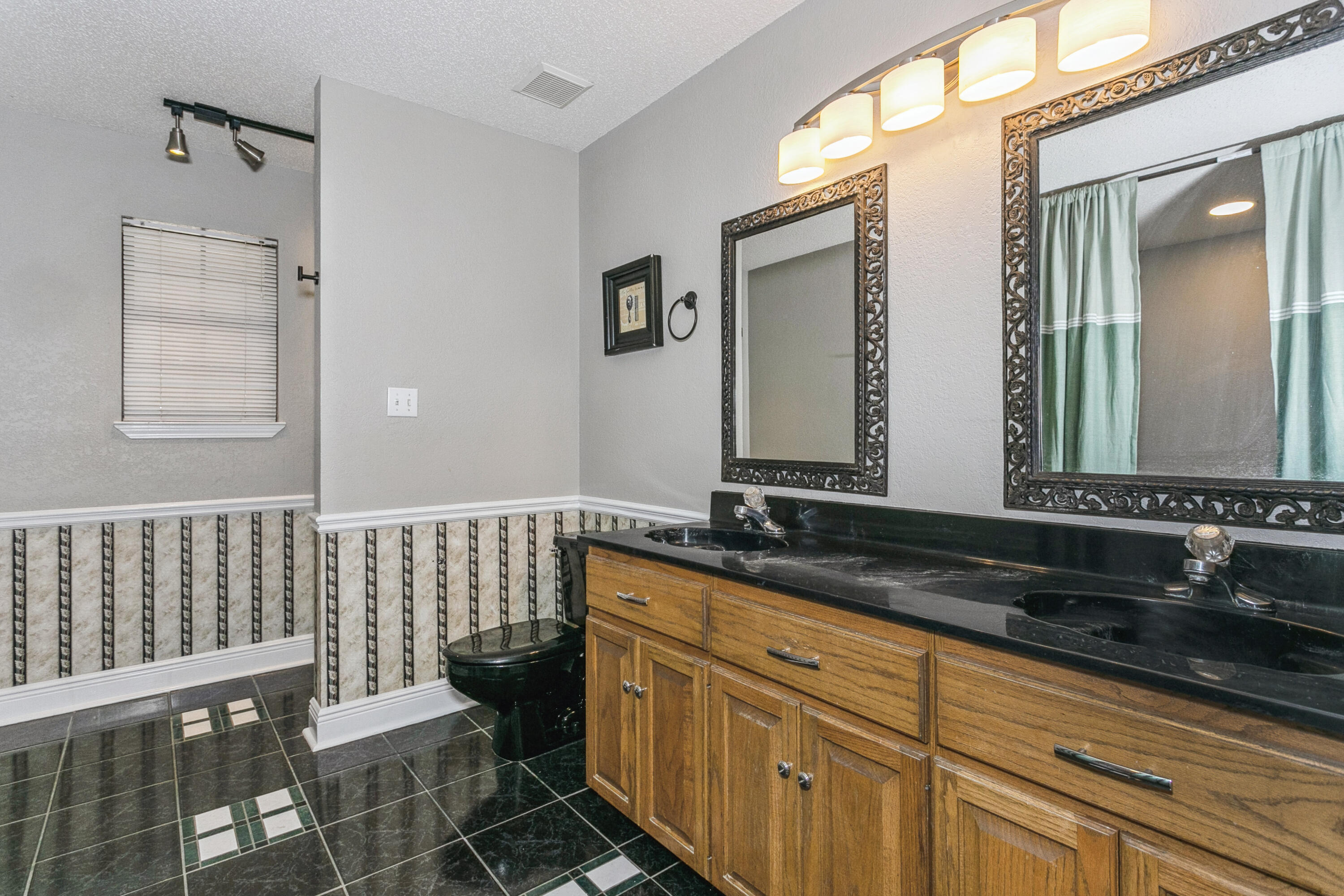 CRESTVIEW SUBURB - Residential