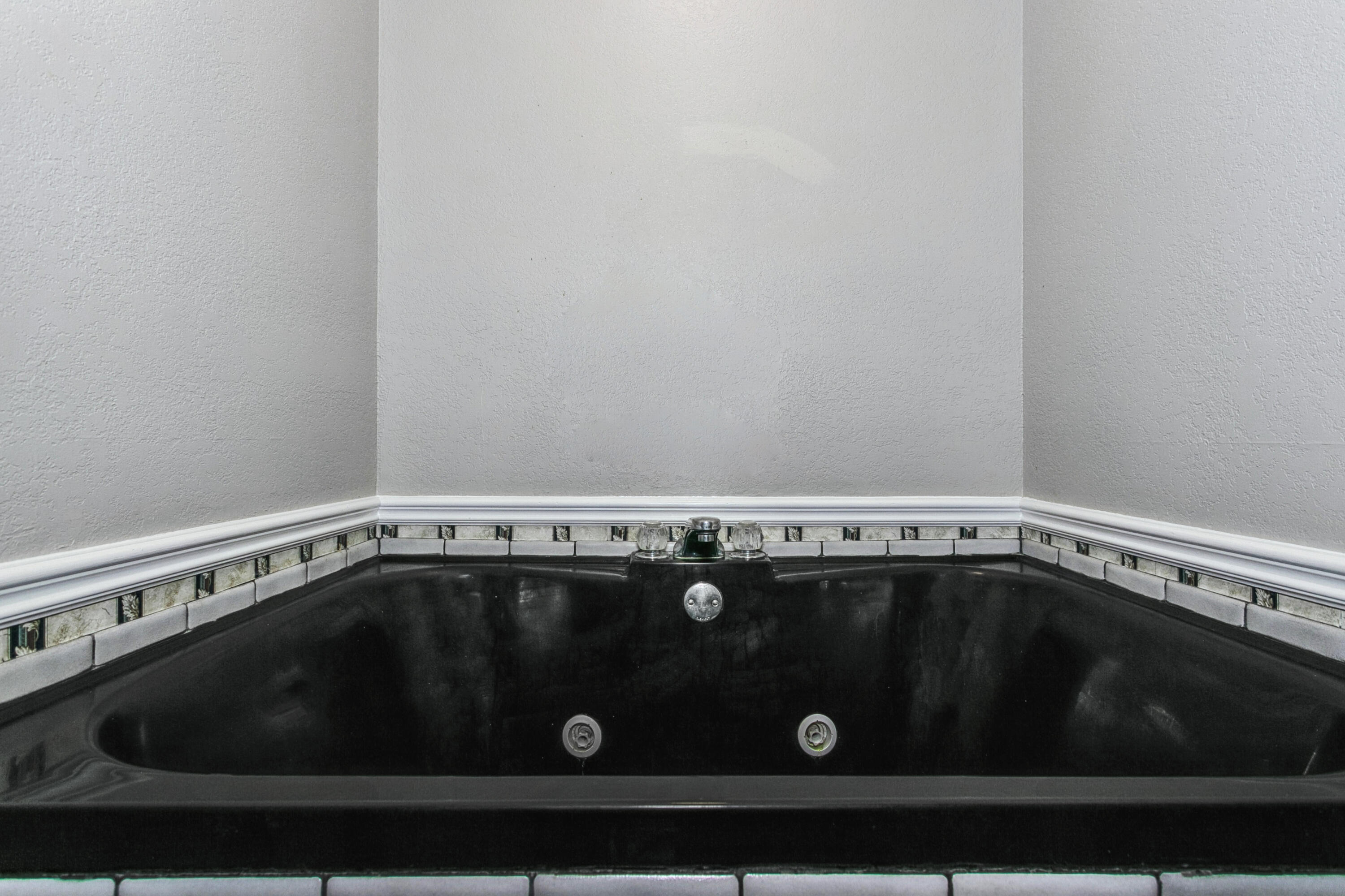 CRESTVIEW SUBURB - Residential