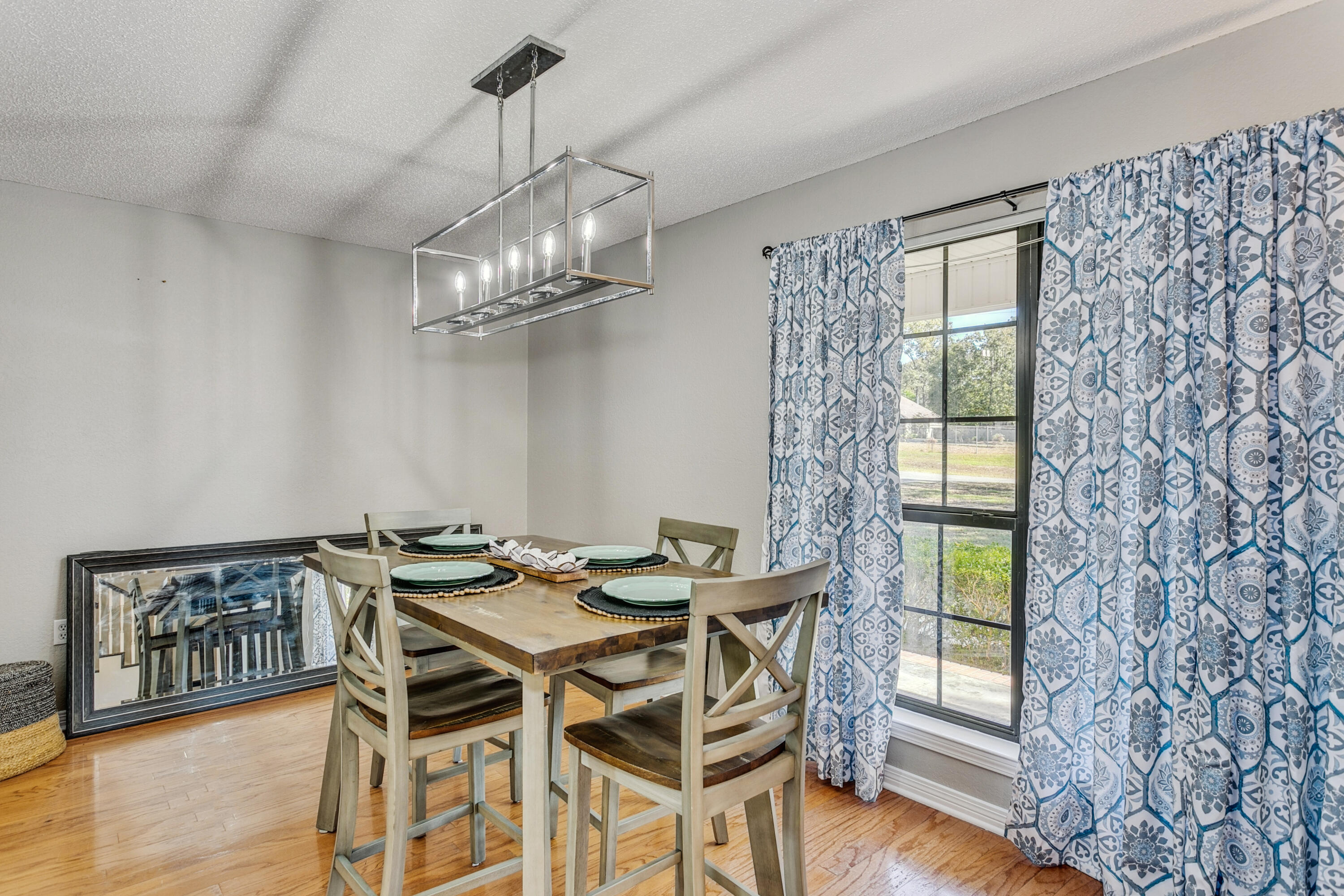 CRESTVIEW SUBURB - Residential