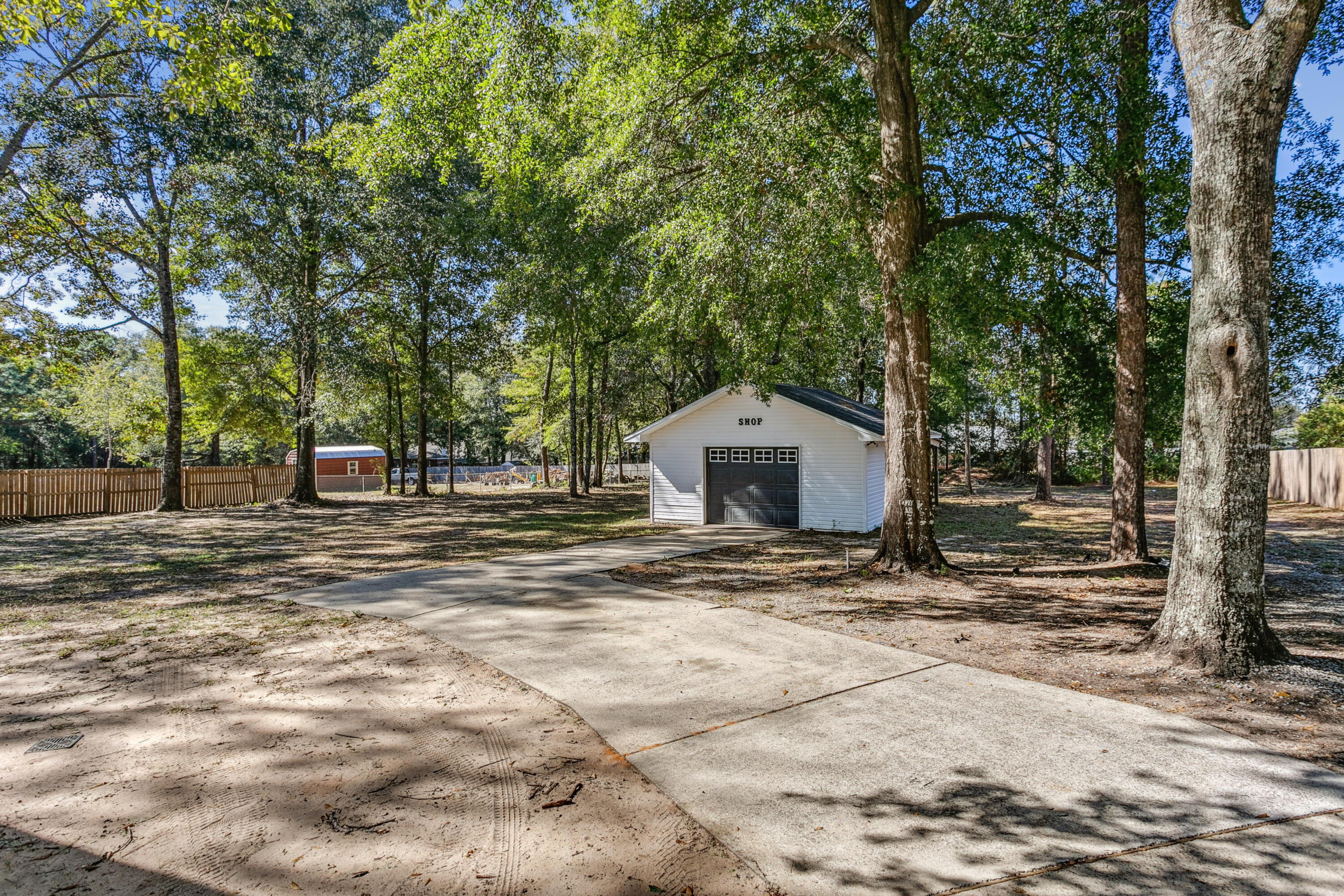 CRESTVIEW SUBURB - Residential