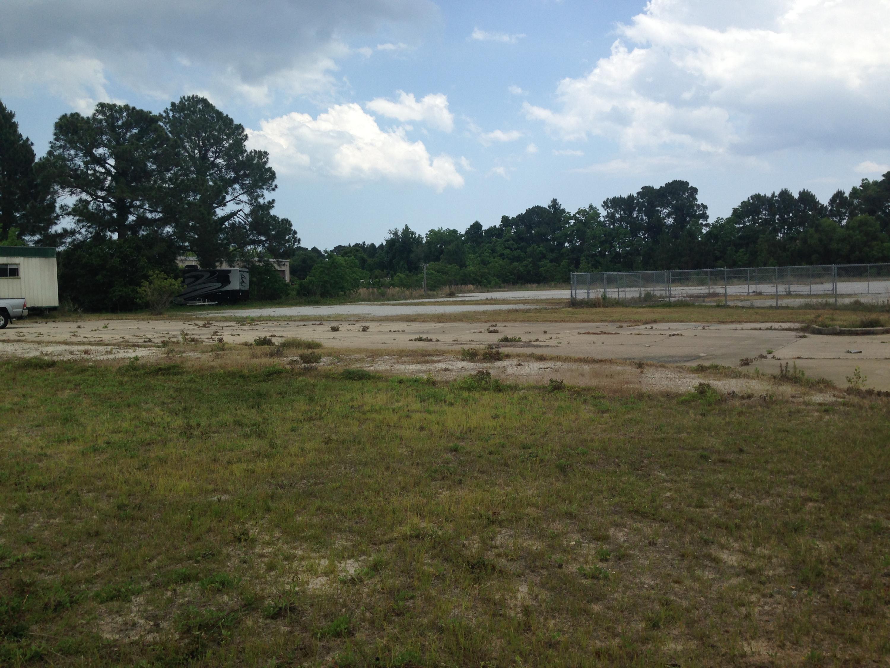 This is for 1 acre. Great storage yard, drop lot etc.
