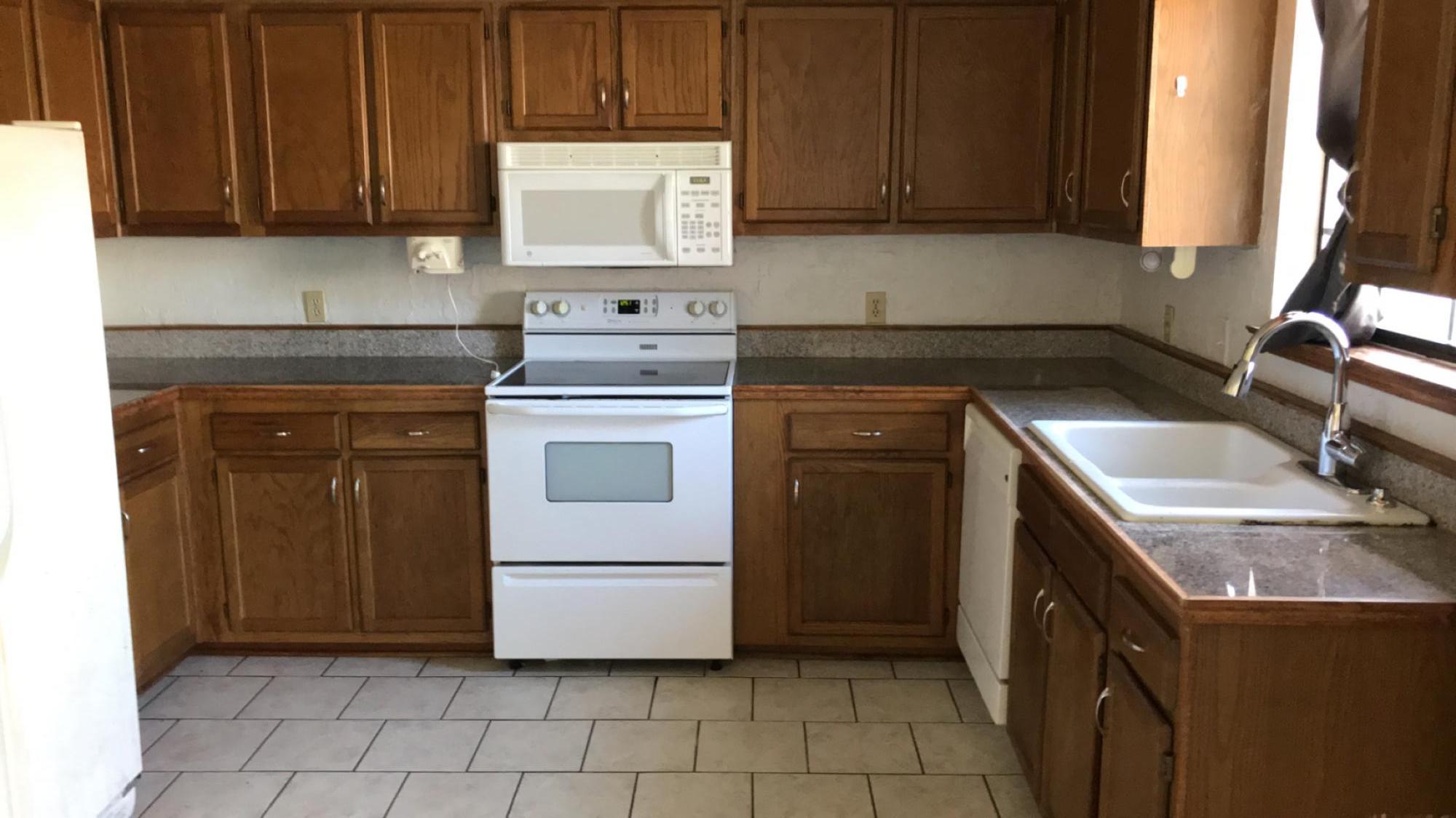 CHATEAU PRES DE LA MER - Residential Lease