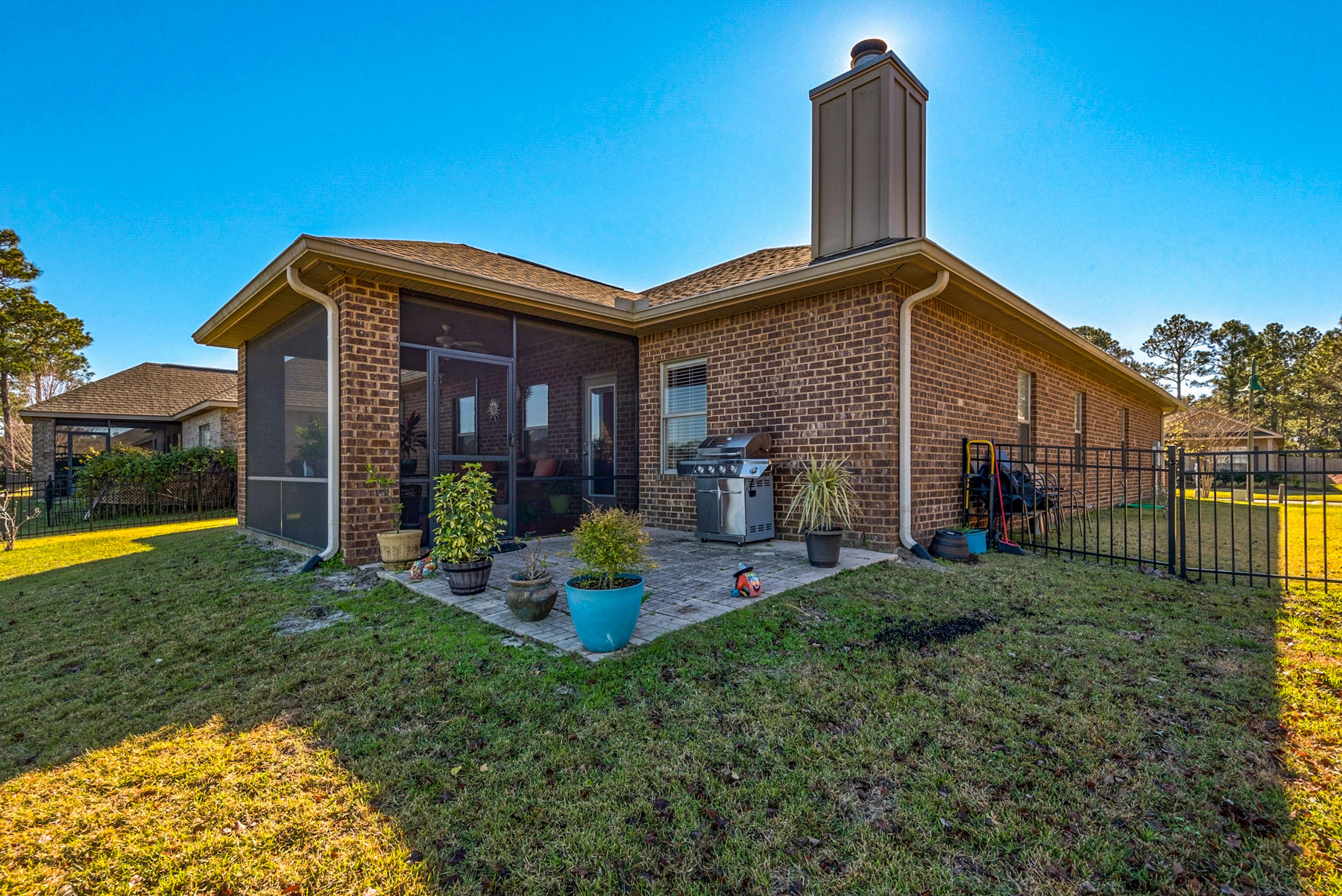 WHISPERING LAKE - Residential