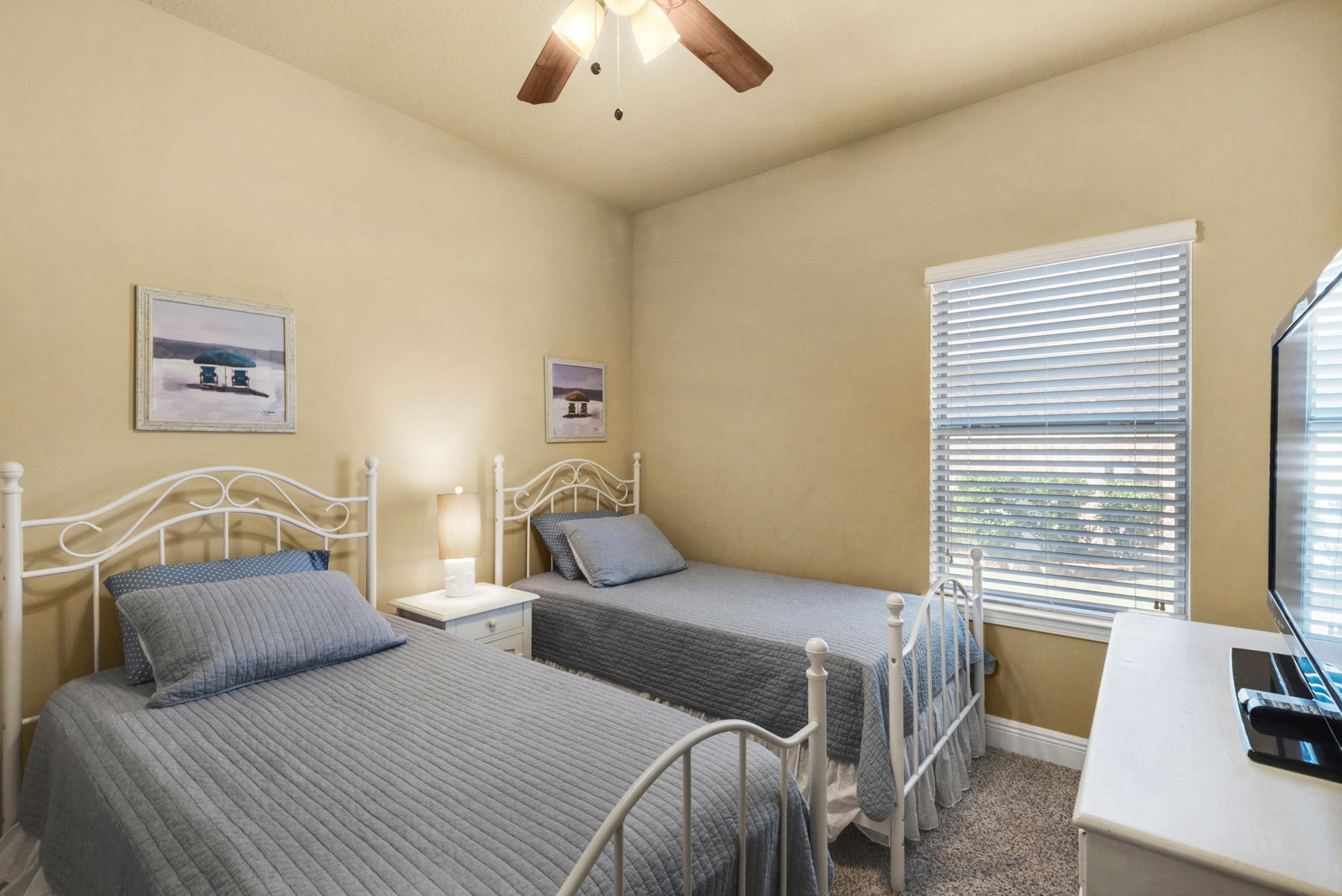 WHISPERING LAKE - Residential