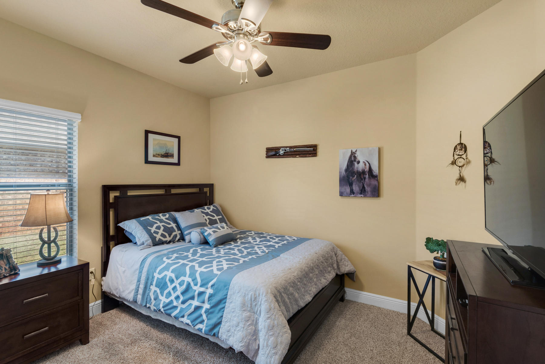 WHISPERING LAKE - Residential