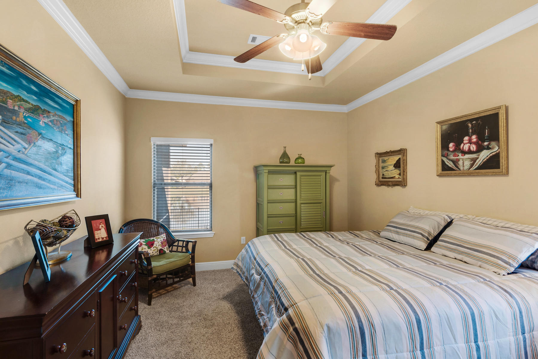 WHISPERING LAKE - Residential