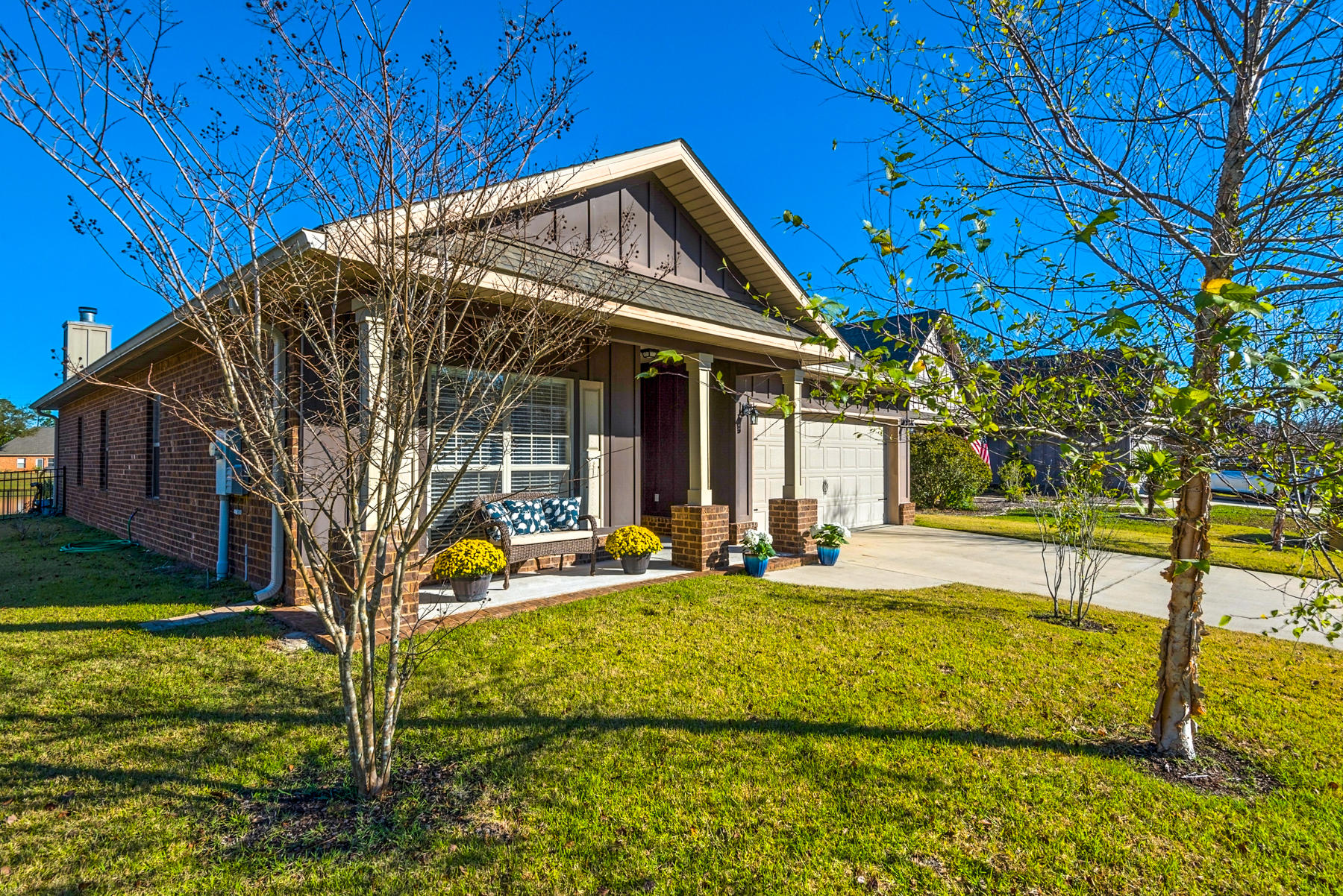 WHISPERING LAKE - Residential