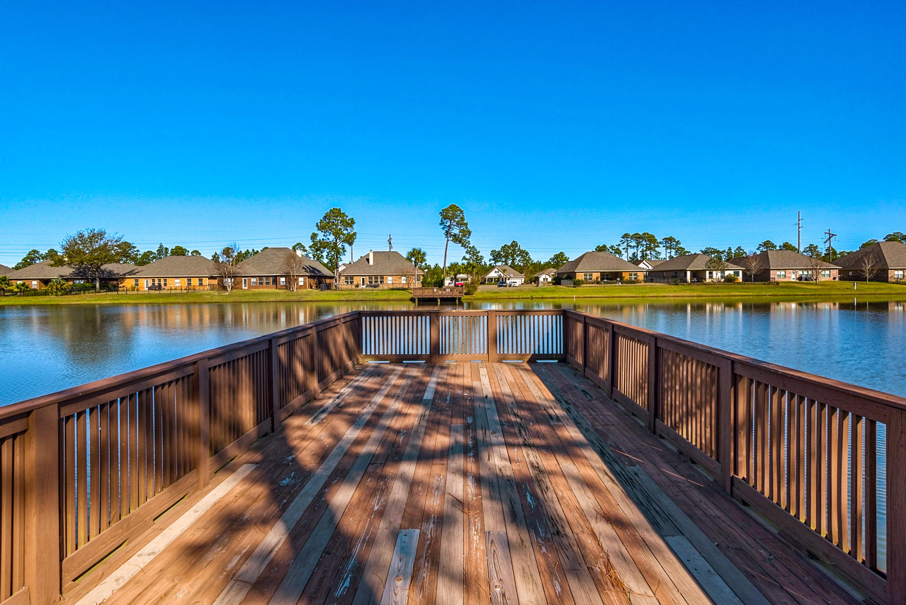 WHISPERING LAKE - Residential