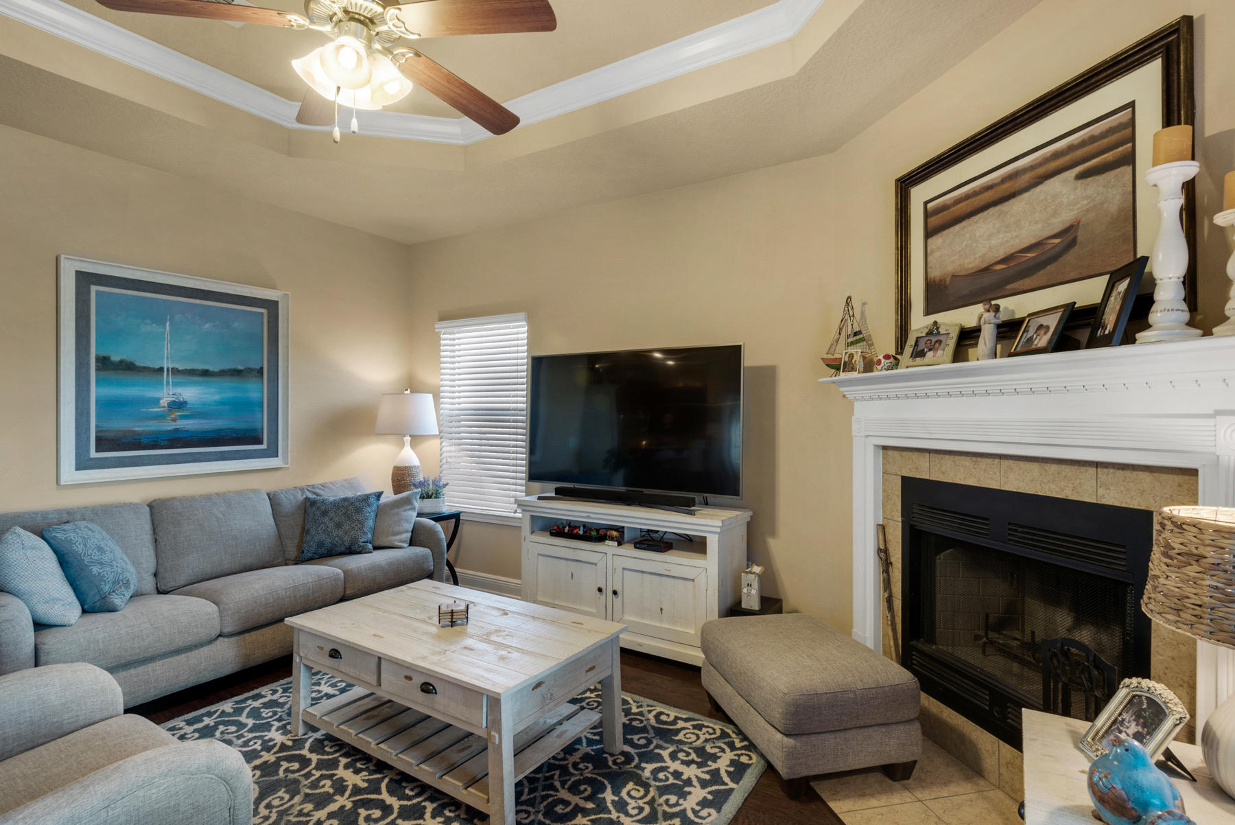 WHISPERING LAKE - Residential