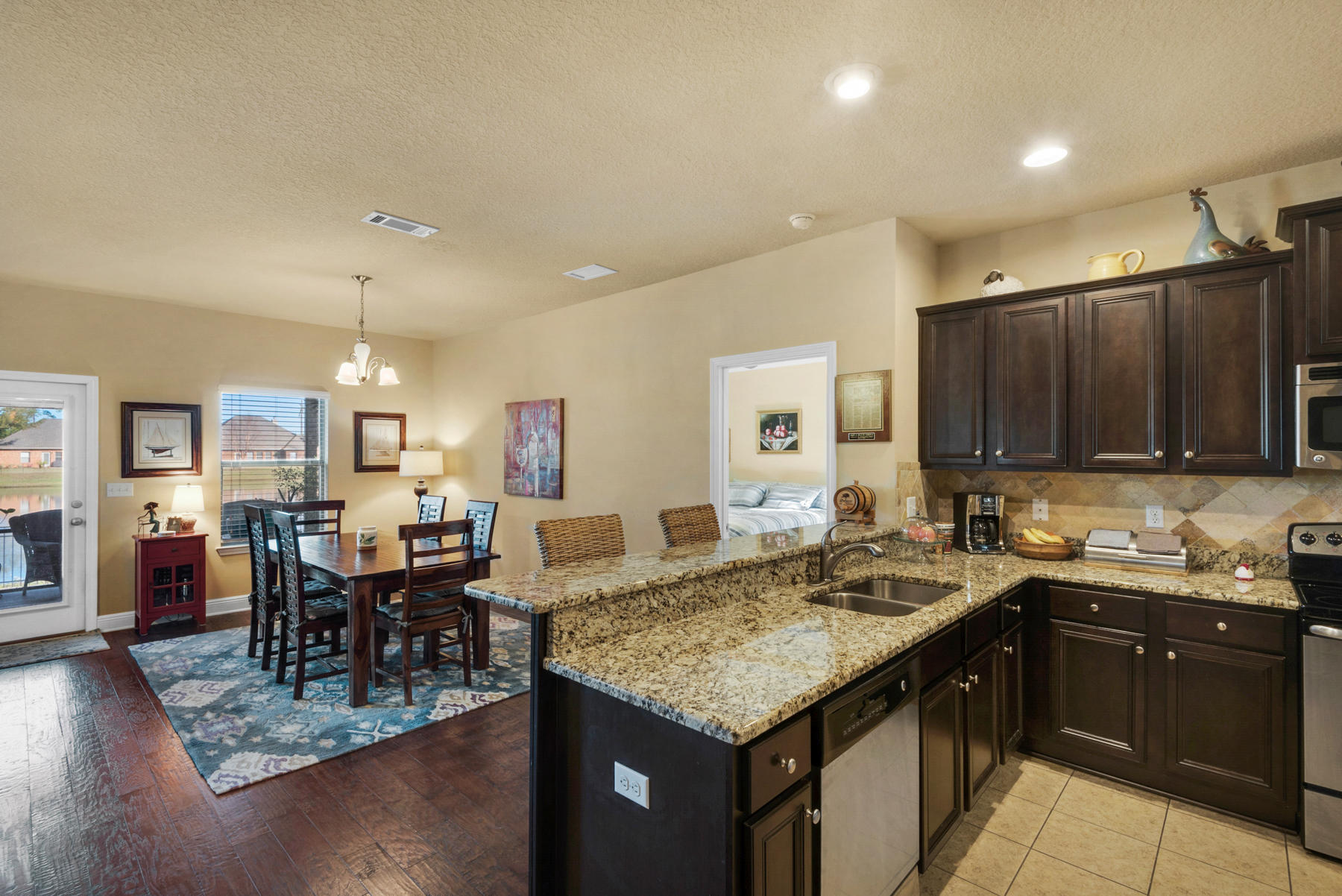 WHISPERING LAKE - Residential