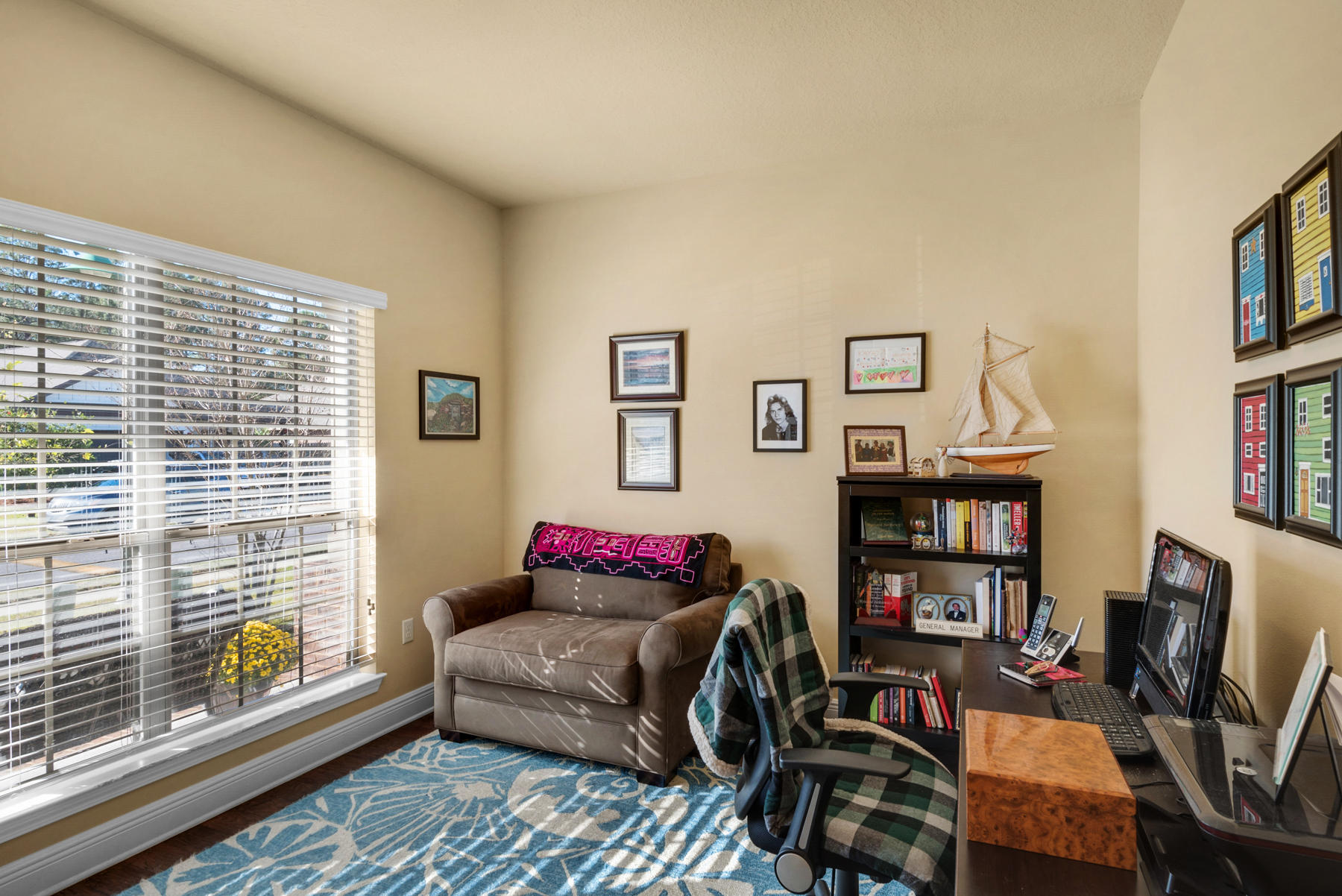 WHISPERING LAKE - Residential