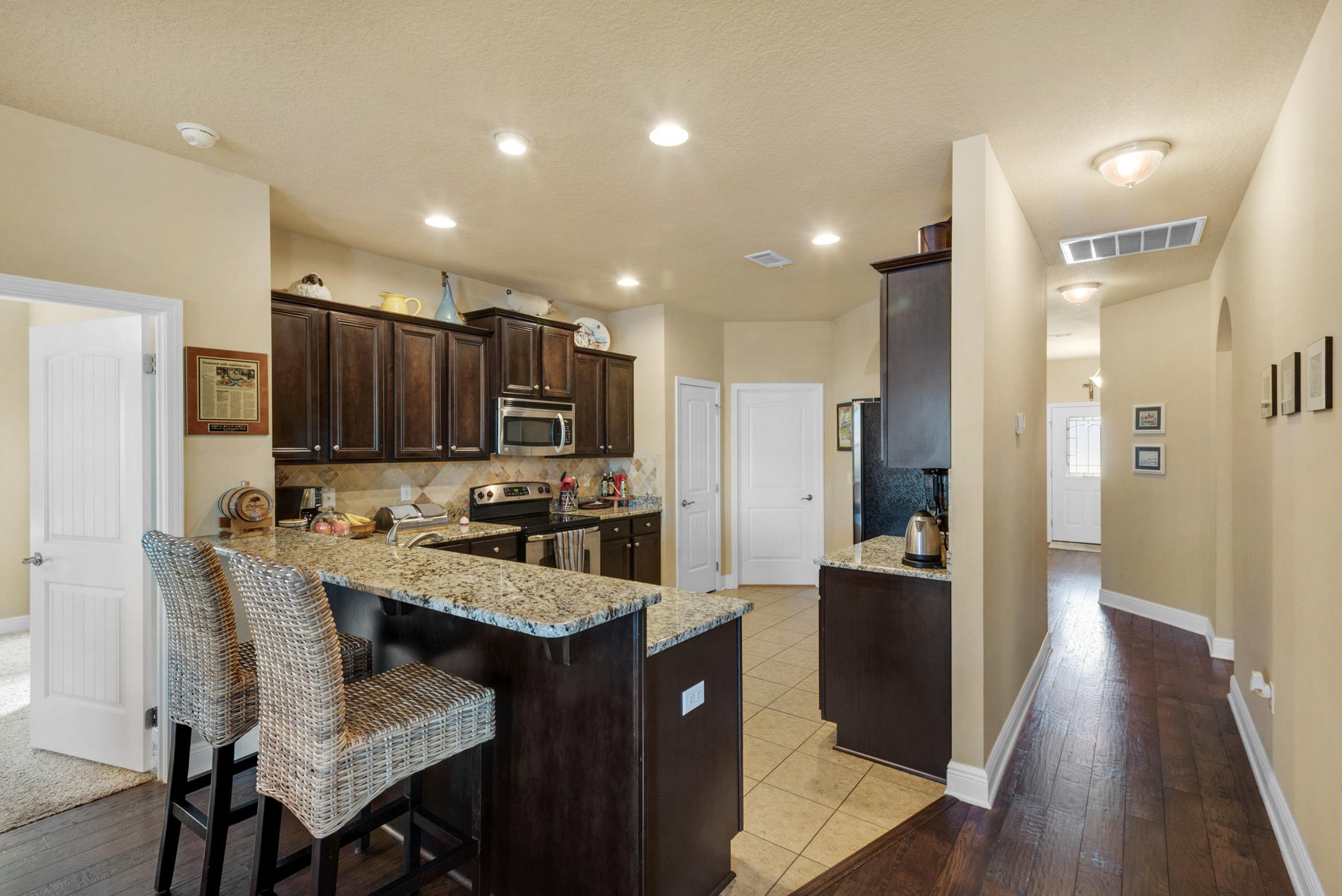 WHISPERING LAKE - Residential