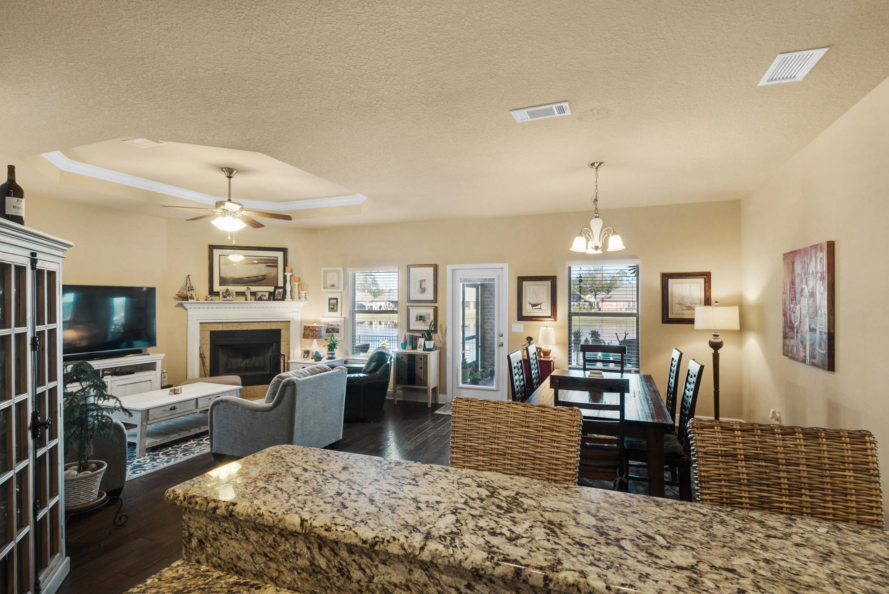 WHISPERING LAKE - Residential