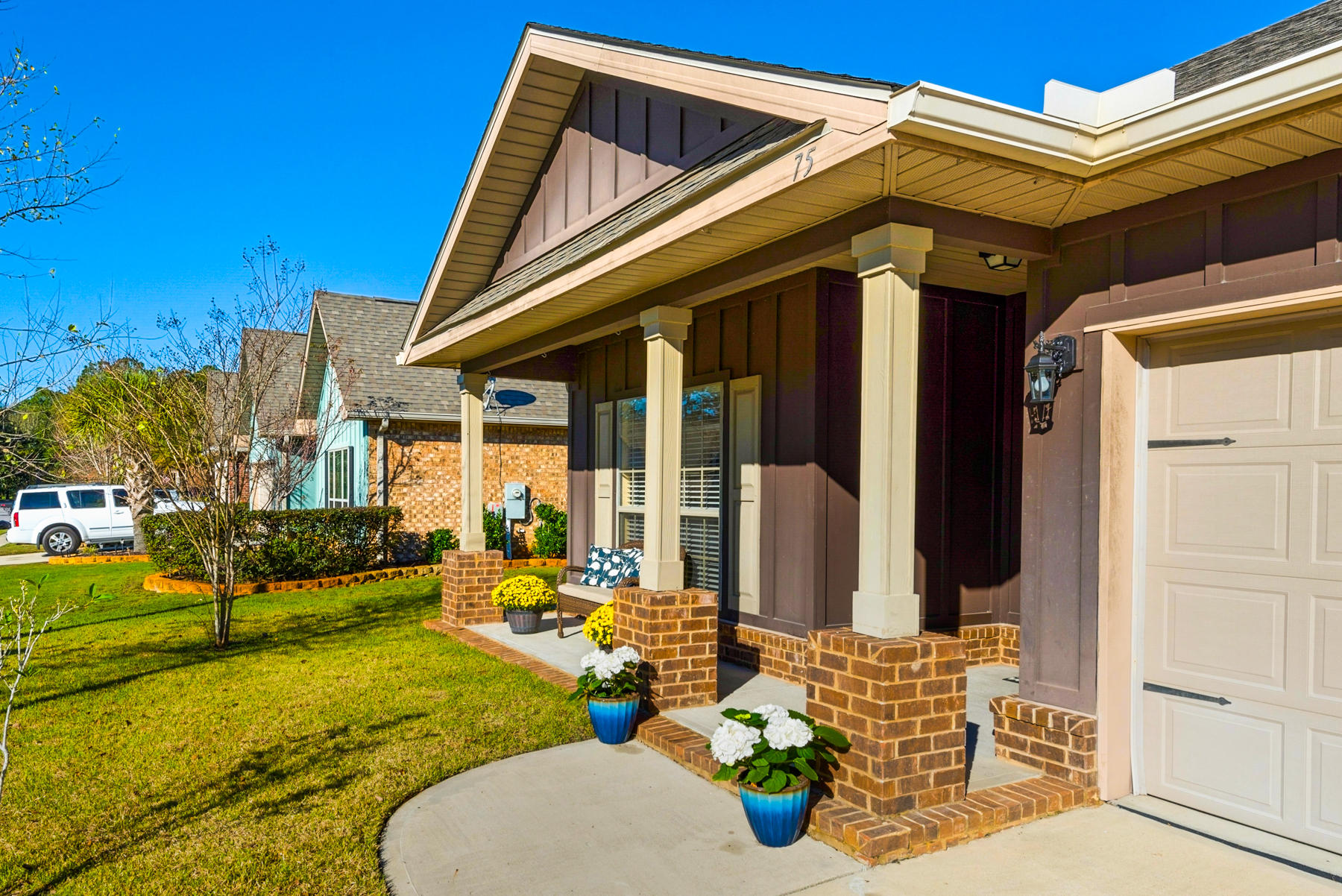 WHISPERING LAKE - Residential