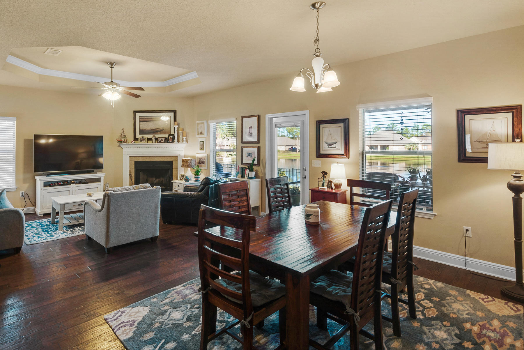 WHISPERING LAKE - Residential