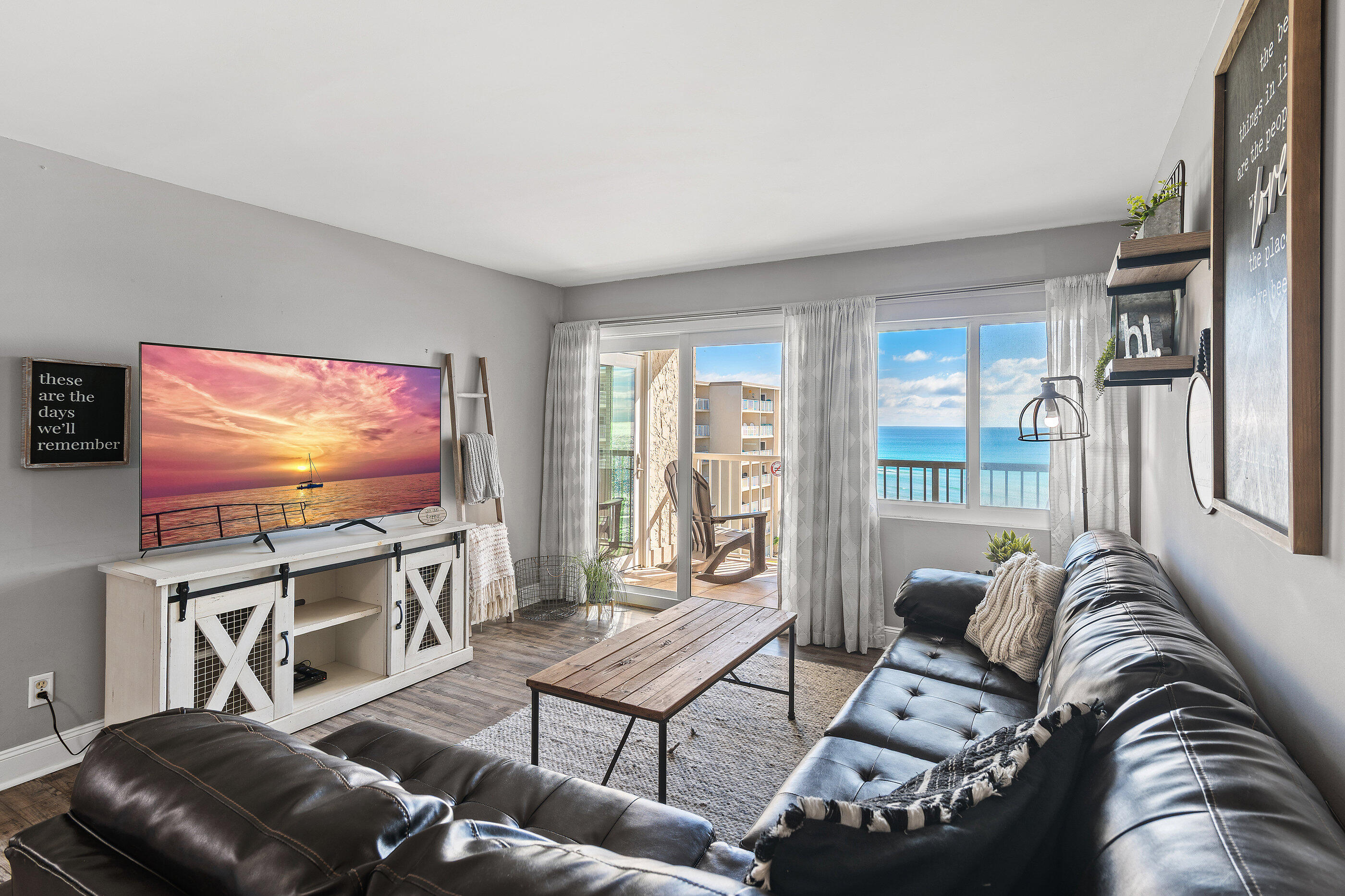 HOLIDAY SURF & RACQUET CLUB - Residential