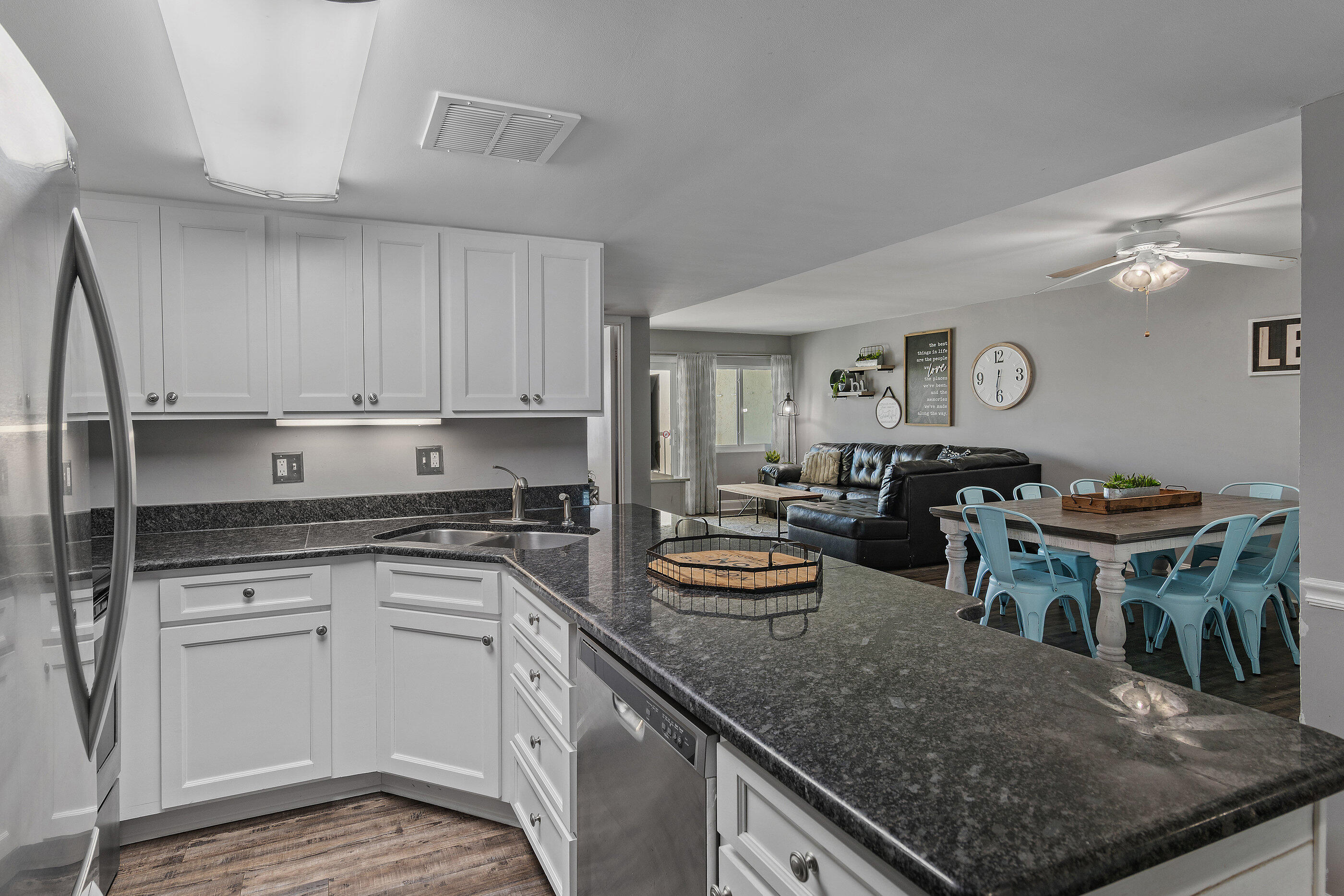 HOLIDAY SURF & RACQUET CLUB - Residential