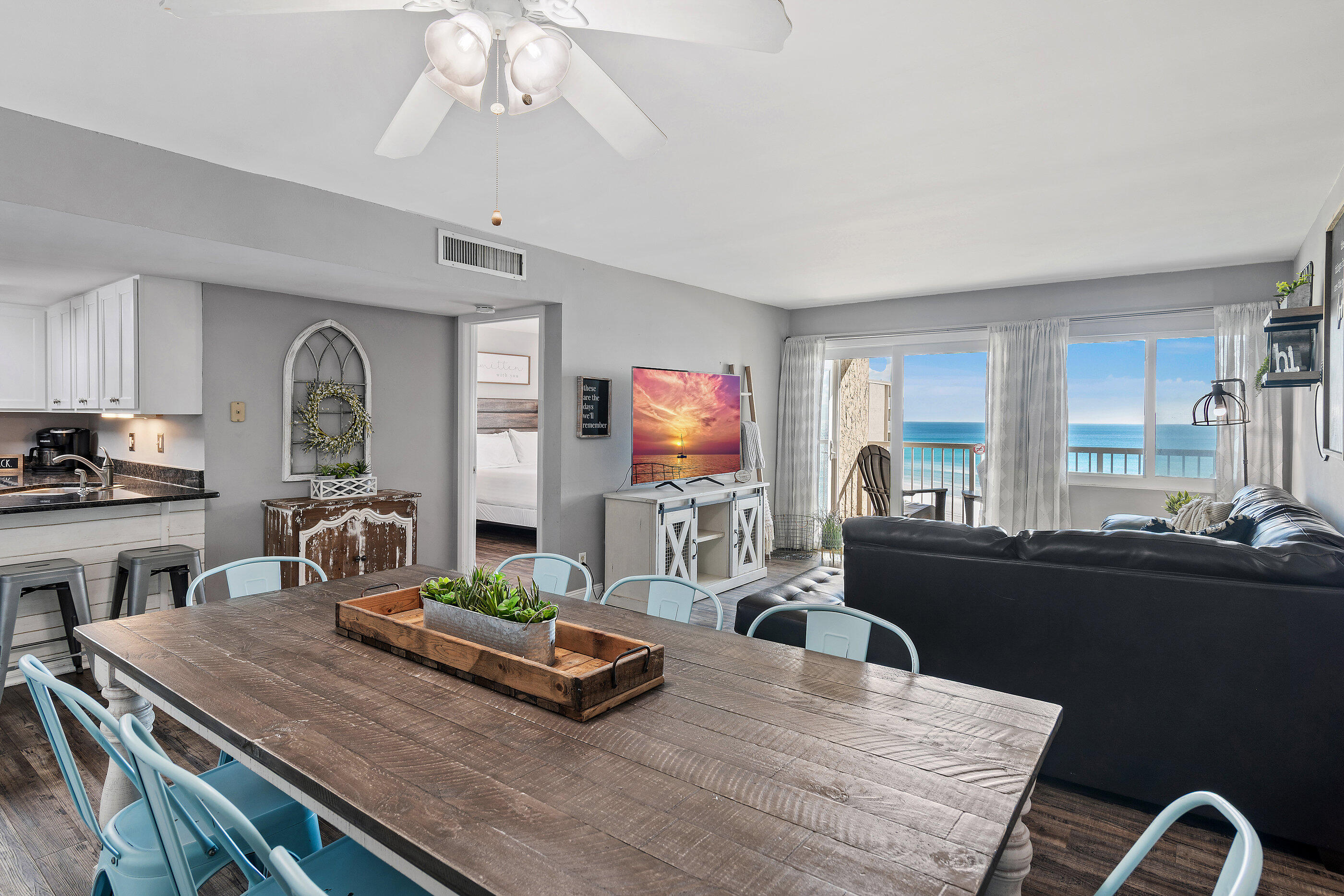 HOLIDAY SURF & RACQUET CLUB - Residential