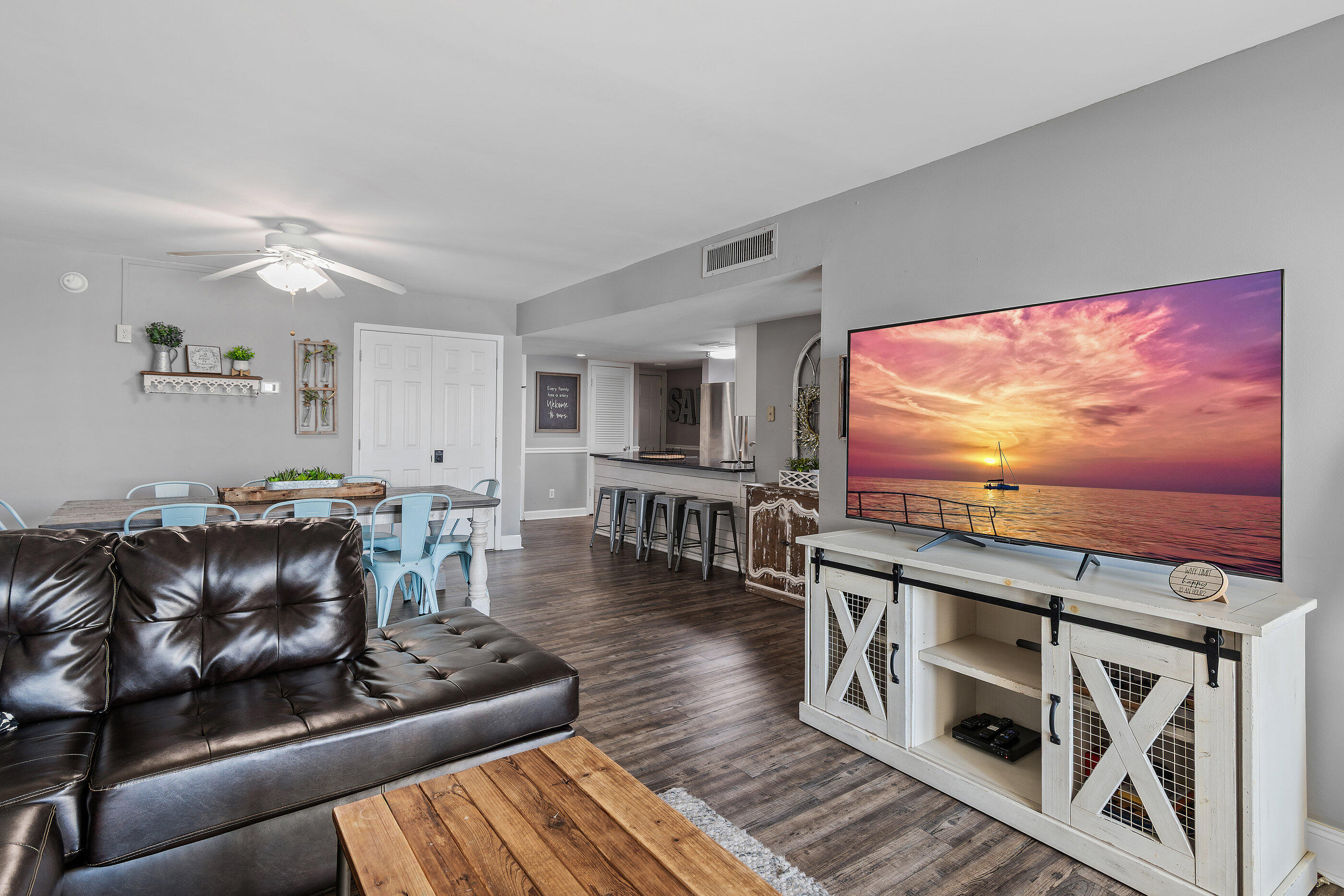 HOLIDAY SURF & RACQUET CLUB - Residential