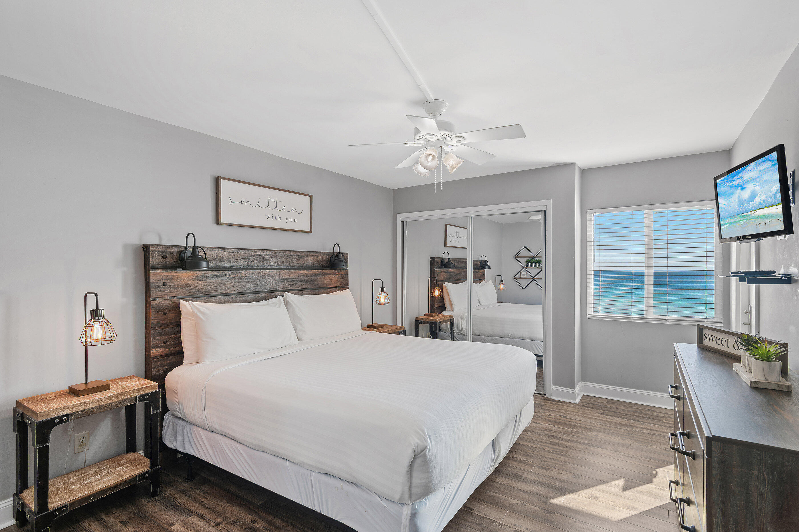 HOLIDAY SURF & RACQUET CLUB - Residential