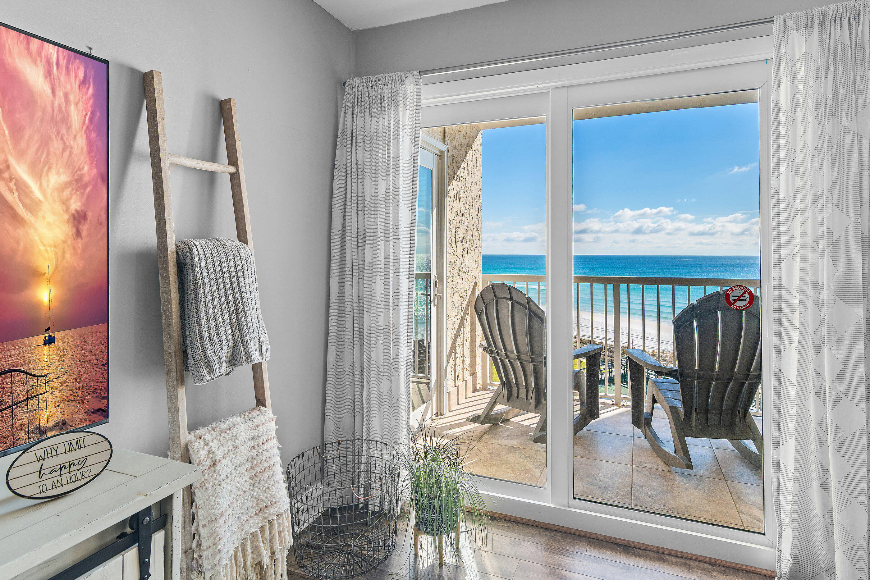 HOLIDAY SURF & RACQUET CLUB - Residential