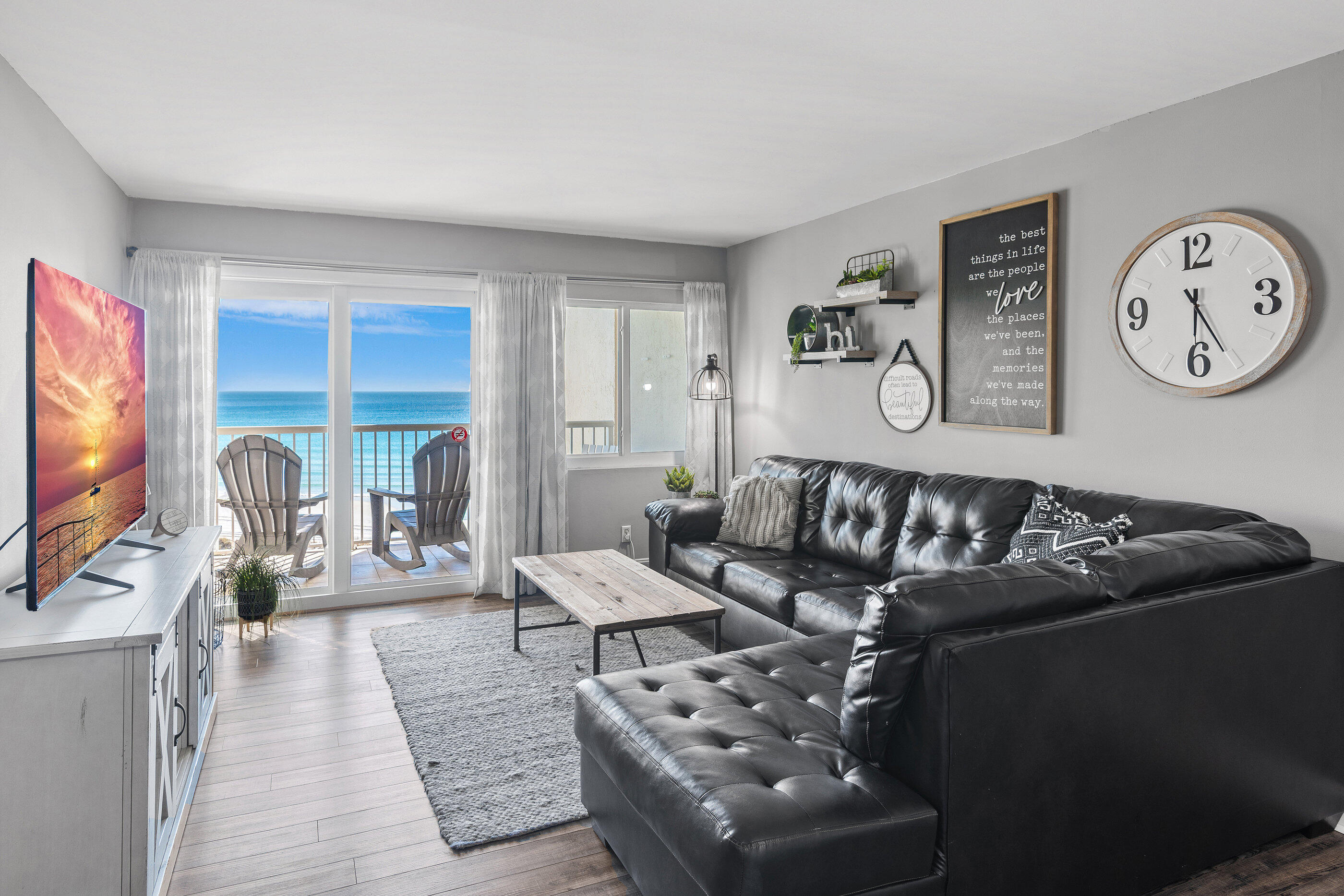 HOLIDAY SURF & RACQUET CLUB - Residential