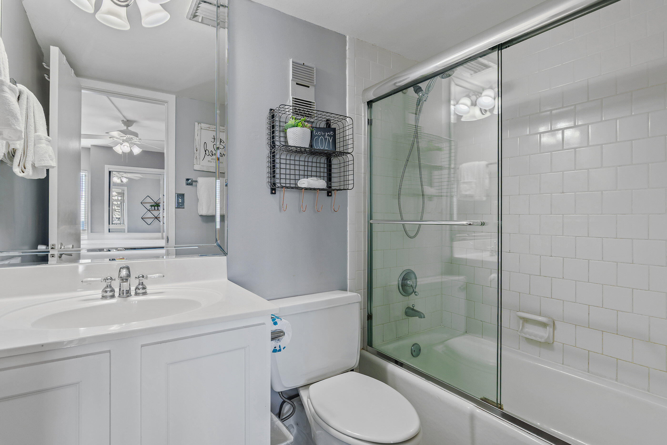 HOLIDAY SURF & RACQUET CLUB - Residential