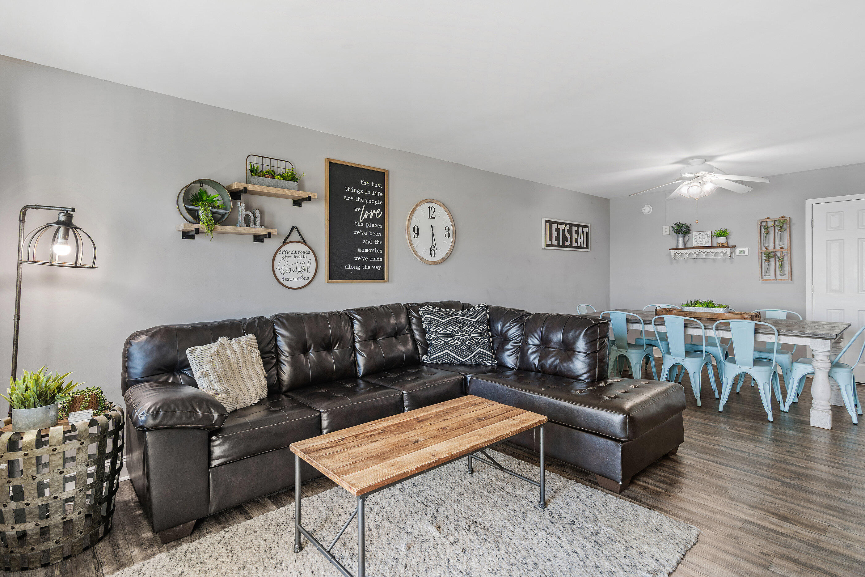 HOLIDAY SURF & RACQUET CLUB - Residential