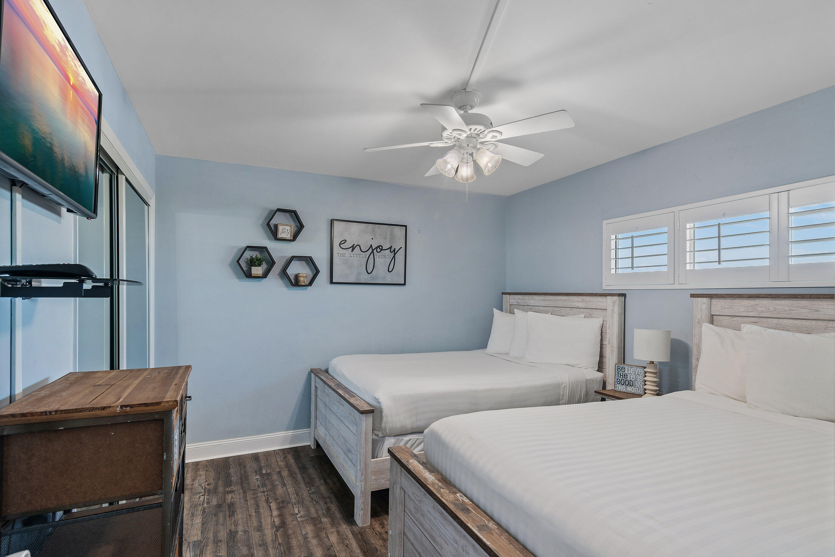 HOLIDAY SURF & RACQUET CLUB - Residential