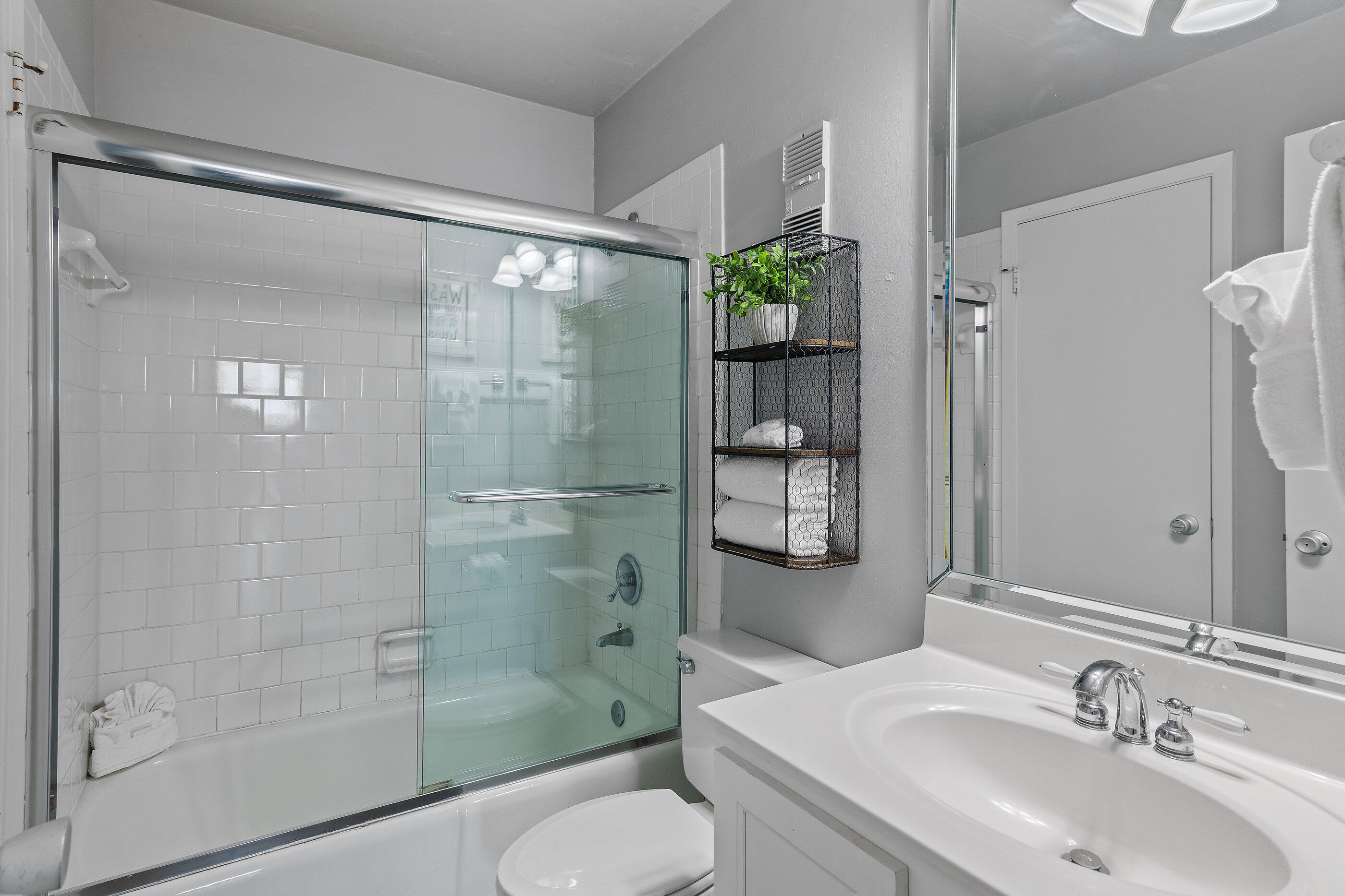 HOLIDAY SURF & RACQUET CLUB - Residential