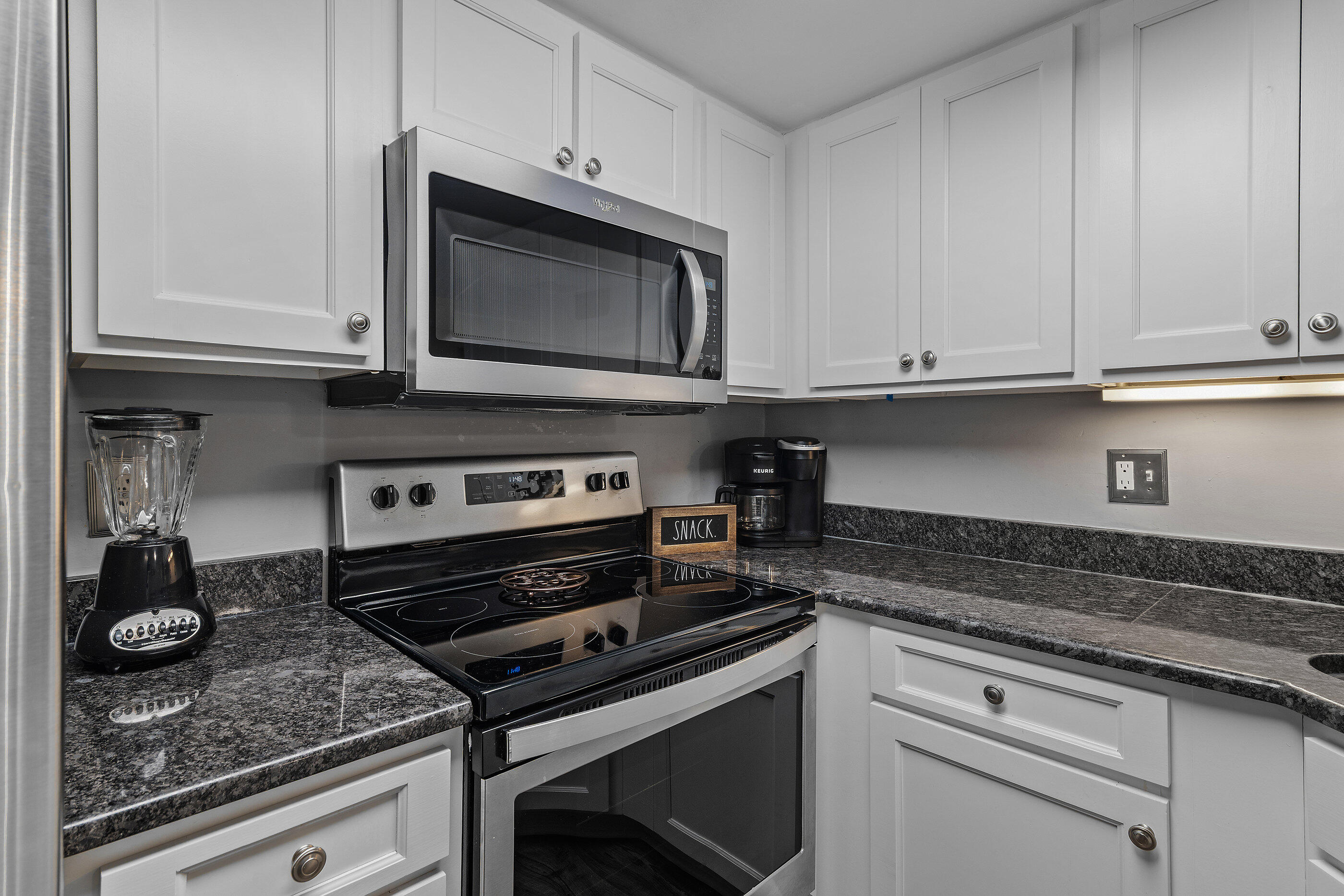 HOLIDAY SURF & RACQUET CLUB - Residential