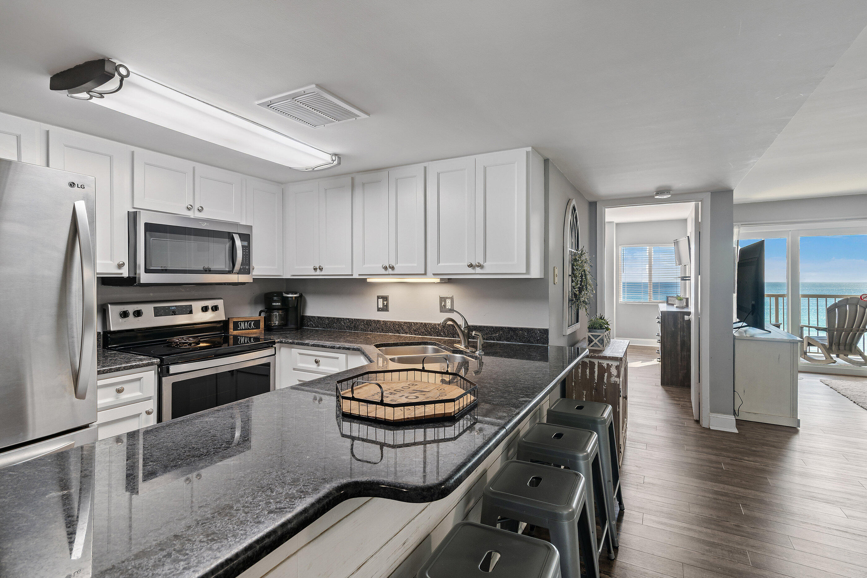 HOLIDAY SURF & RACQUET CLUB - Residential