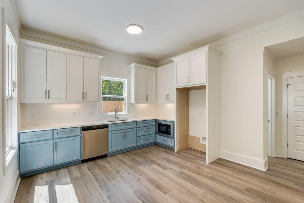 LAGUNA BEACH 8TH ADDN - Residential