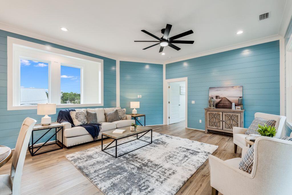 LAGUNA BEACH 8TH ADDN - Residential