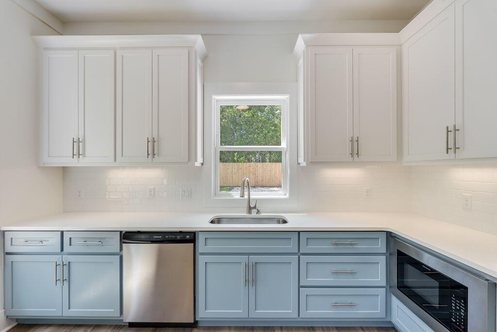 LAGUNA BEACH 8TH ADDN - Residential